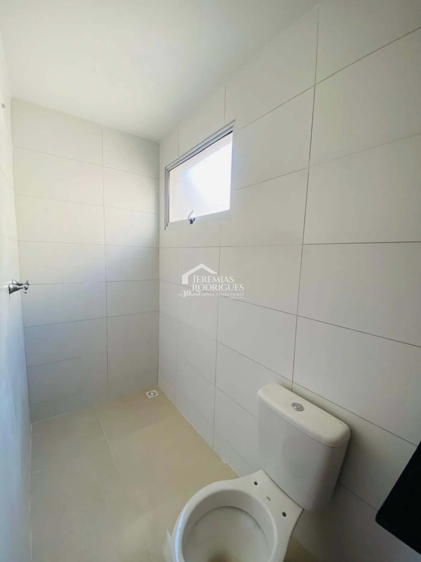 Apartamento à venda com 3 dormitórios, 122 m² no Condomínio Palmeira Real Village em Pindamonhangaba/SP.
