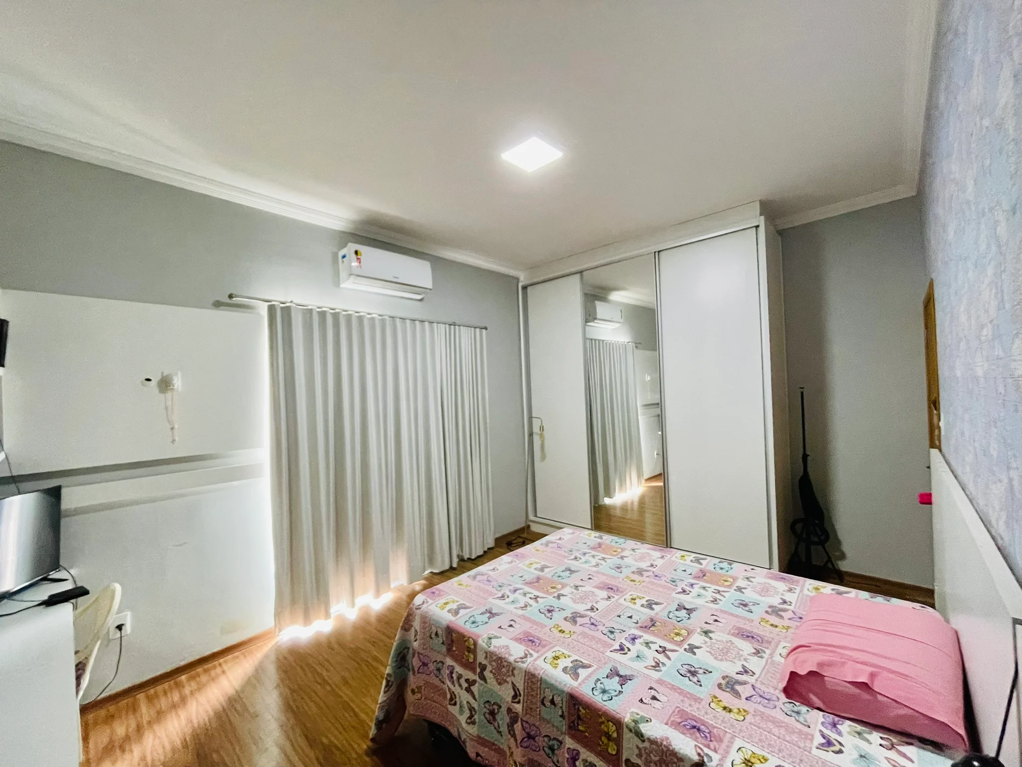 Casa à venda com 3 dormitórios no Condomínio Parque das Araucárias em Tremembé/SP. 