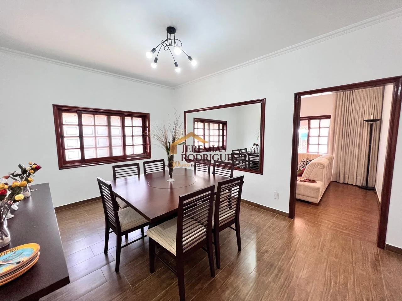 Casa à venda no bairro Jardim Residencial Doutor Lessa em Pindamonhangaba/SP.