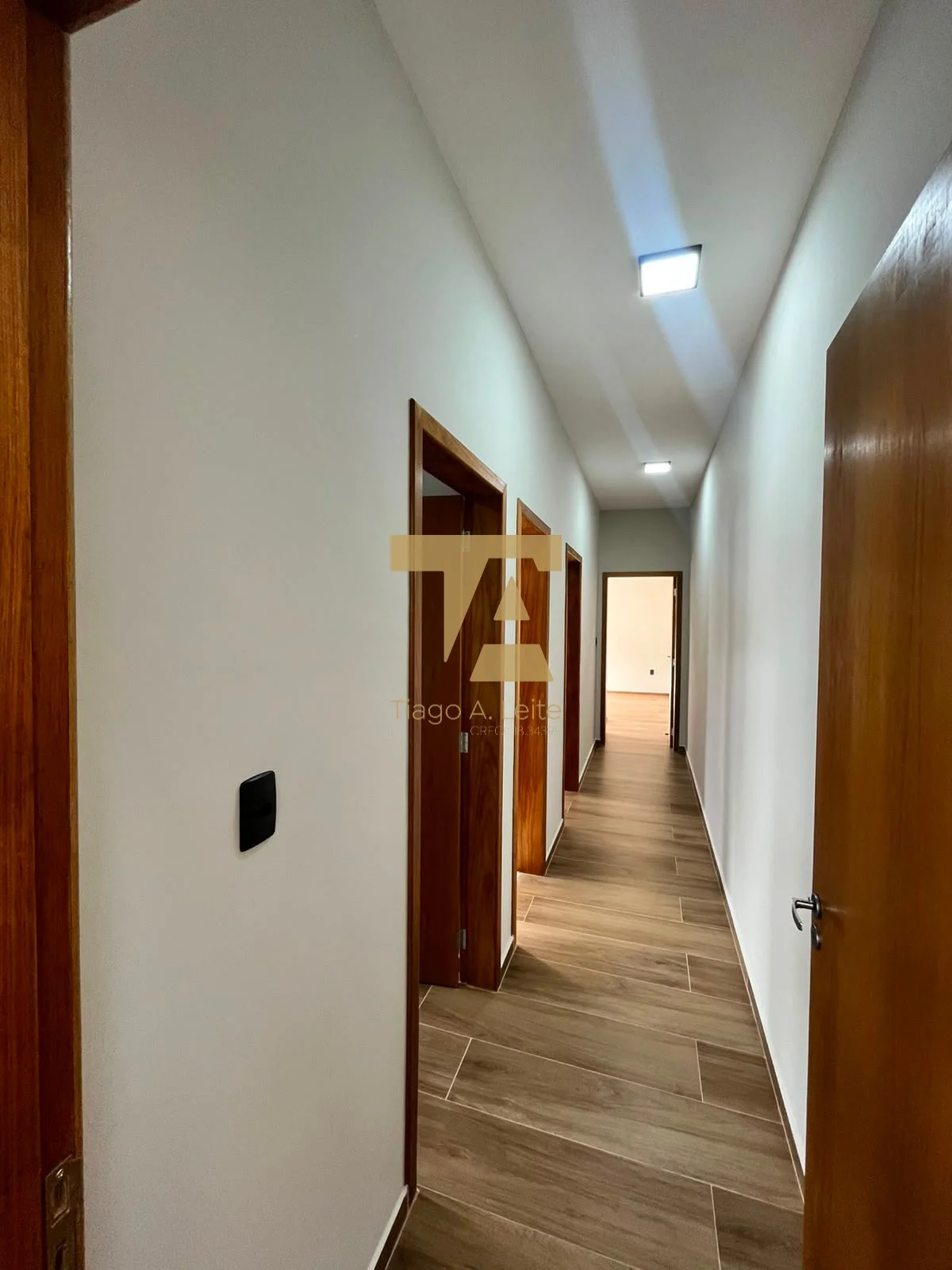 Casa nova térrea no Condomínio Laguna, Pindamonhangaba. São 150m² de área construída, 3 dorms (1 suíte) e área gourmet