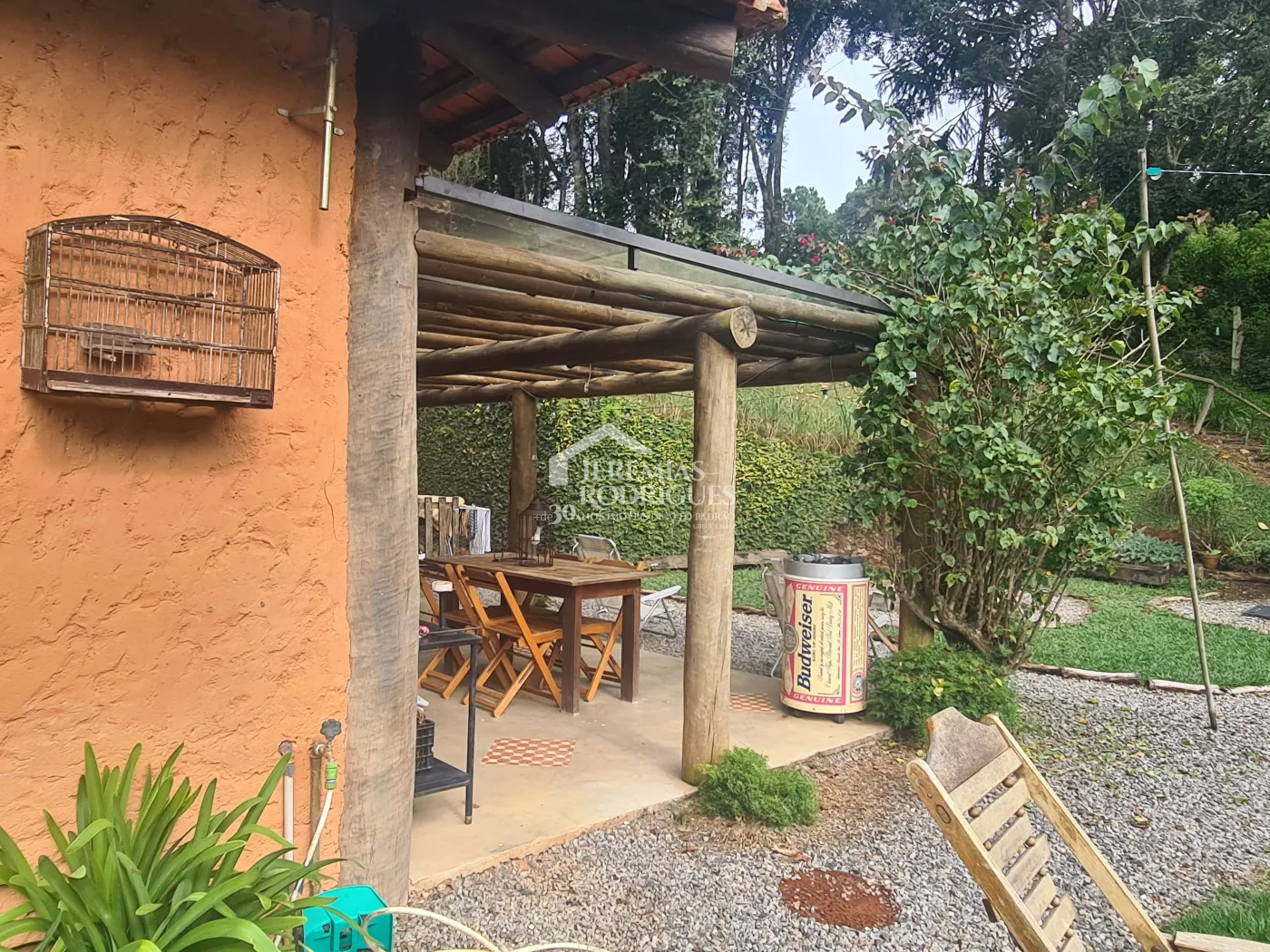 Chácara à venda com 400 m² no bairro Santa Cruz em Santo Antônio do Pinhal/SP.