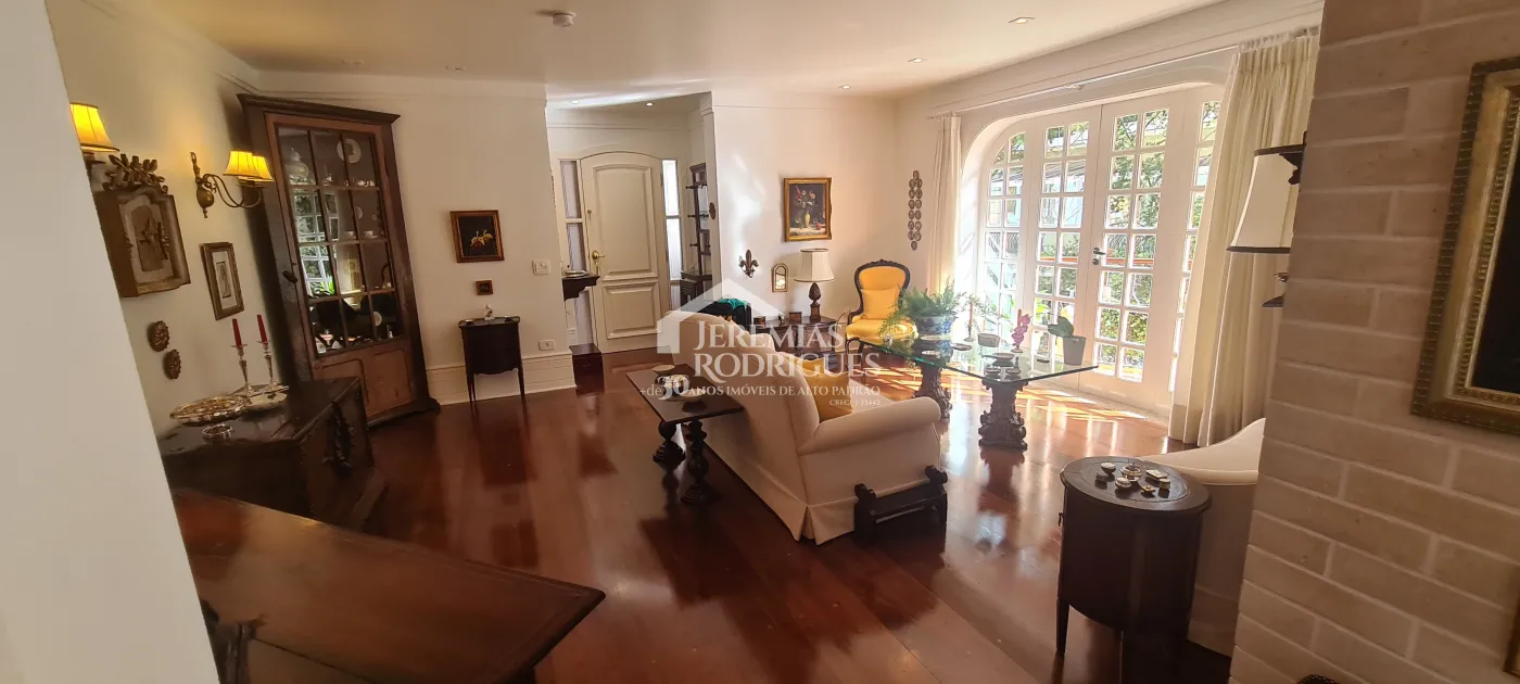 Apartamento à venda com 4 suítes no Edifício Evergreen em Campos do Jordão/SP