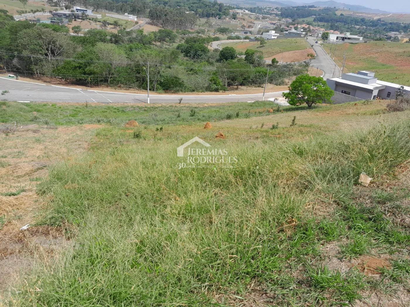 Terreno à venda com 630 m² no Condomínio Campos do Conde em Taubaté/SP.