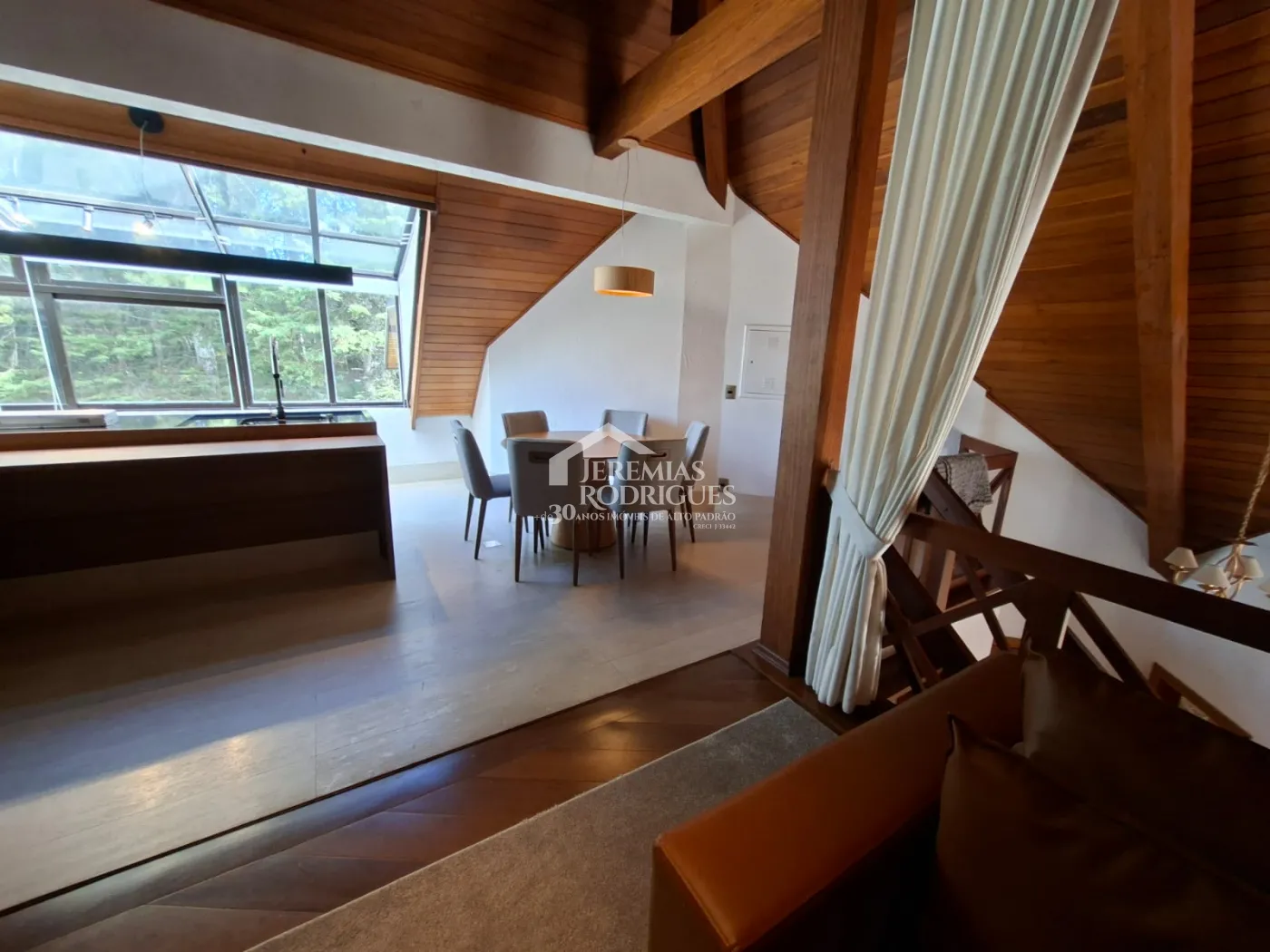 Apartamento à venda com 4 suítes, 171 m² no Edifício Cottage em Campos do Jordão/SP