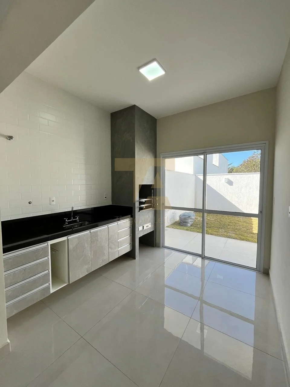 Casa térrea com 3 dormitórios à venda no Laguna Residencial em Pindamonhangaba/SP