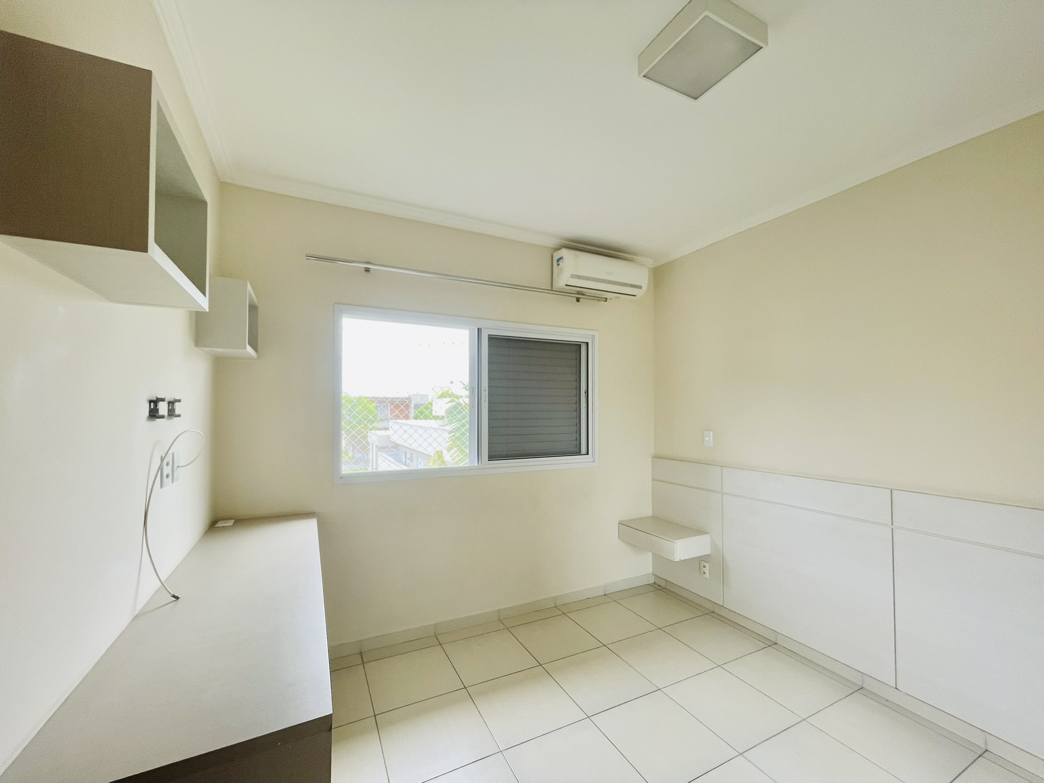 Casa para locação com 4 dormitórios no Condomínio Campos do Conde II em Tremembé/SP.