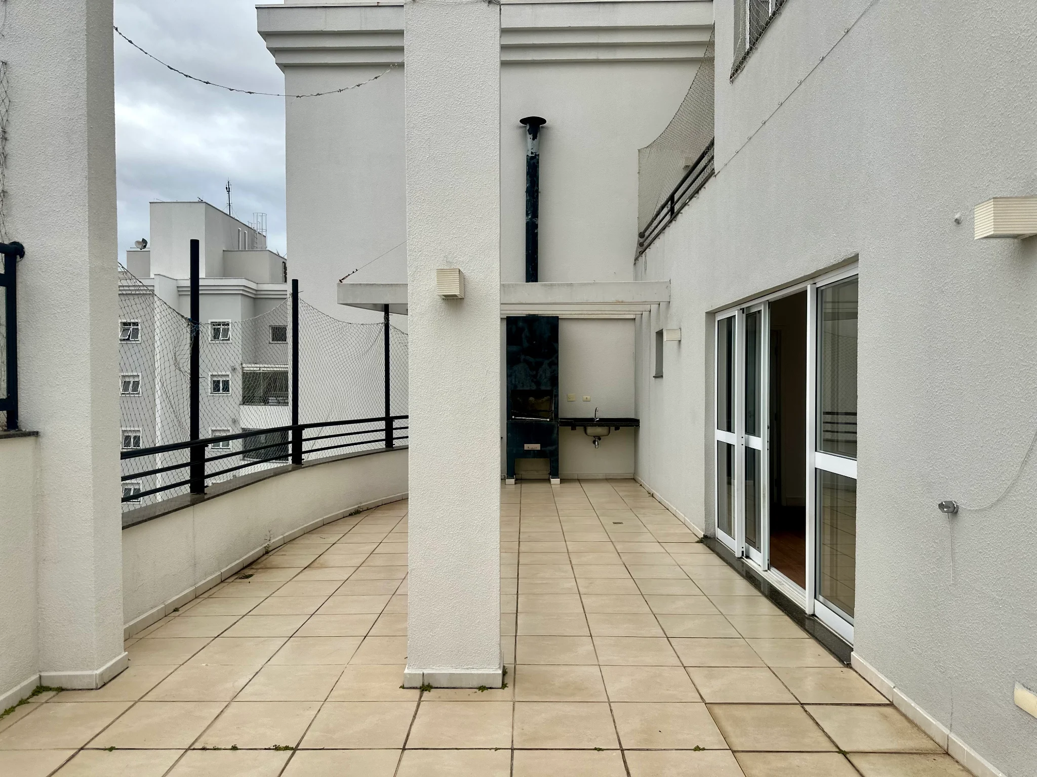 Cobertura duplex para locação no Edifício Placere em Taubaté/SP.