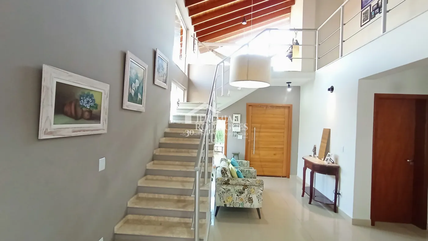 Casa à venda com 3 suítes no Condomínio Moema Ville em Pindamonhangaba/SP.
