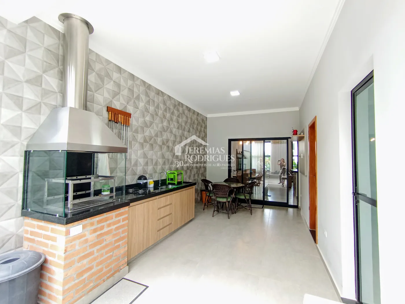 Casa à venda com 3 dormitórios no Condomínio Morada do Visconde em Tremembé/SP.