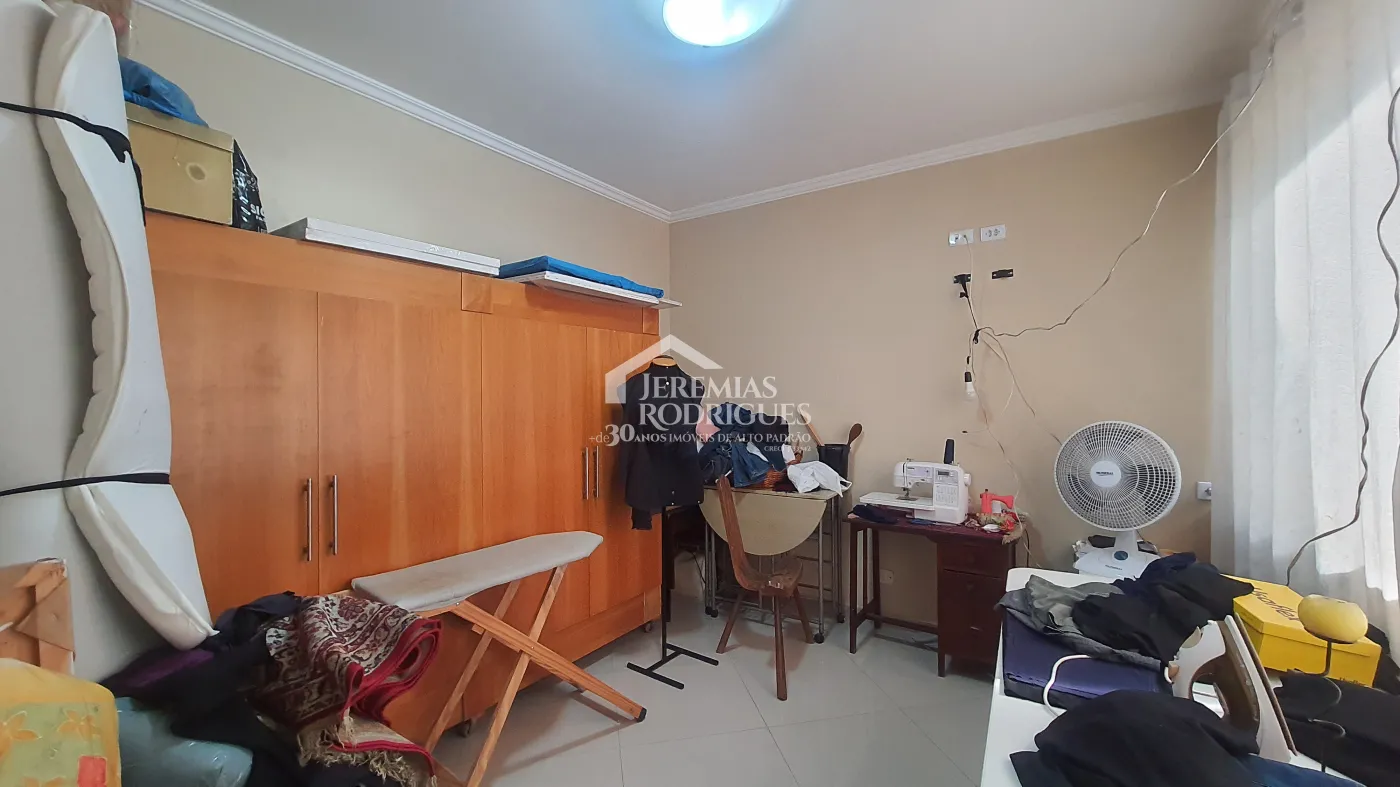 Casa para locação com 5 dormitórios no Centro em Taubaté/SP.
