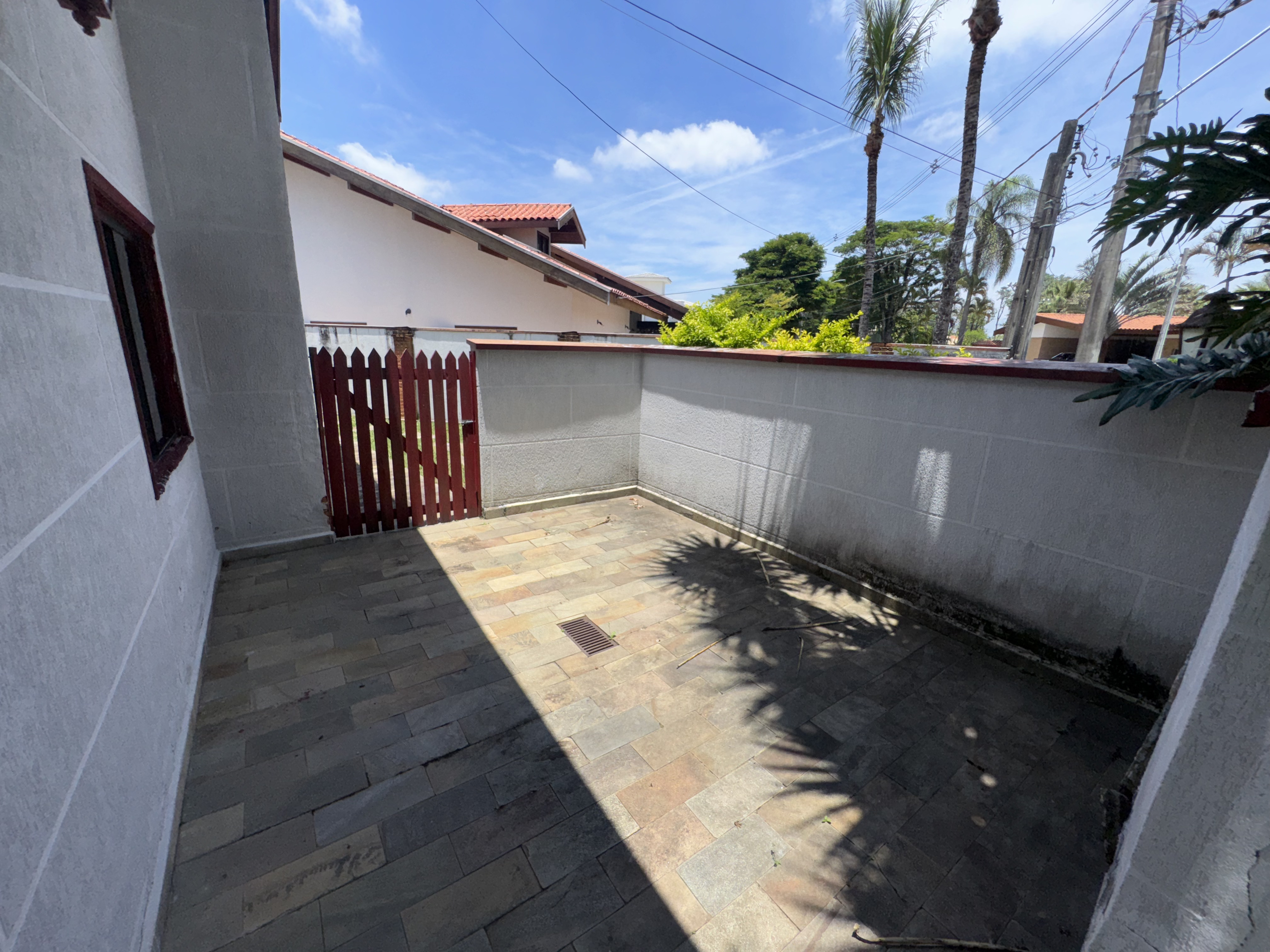 Casa à venda com 5 dormitórios no Condomínio Village Paineiras em Pindamonhangaba/SP.