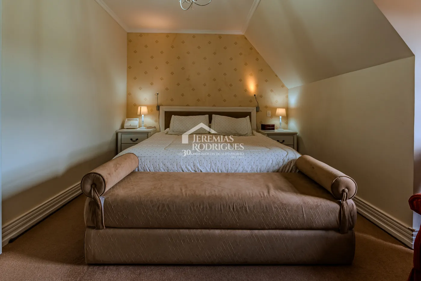 Casa para venda e locação com 5 suítes no Jardim Véu da Noiva em Campos do Jordão/SP