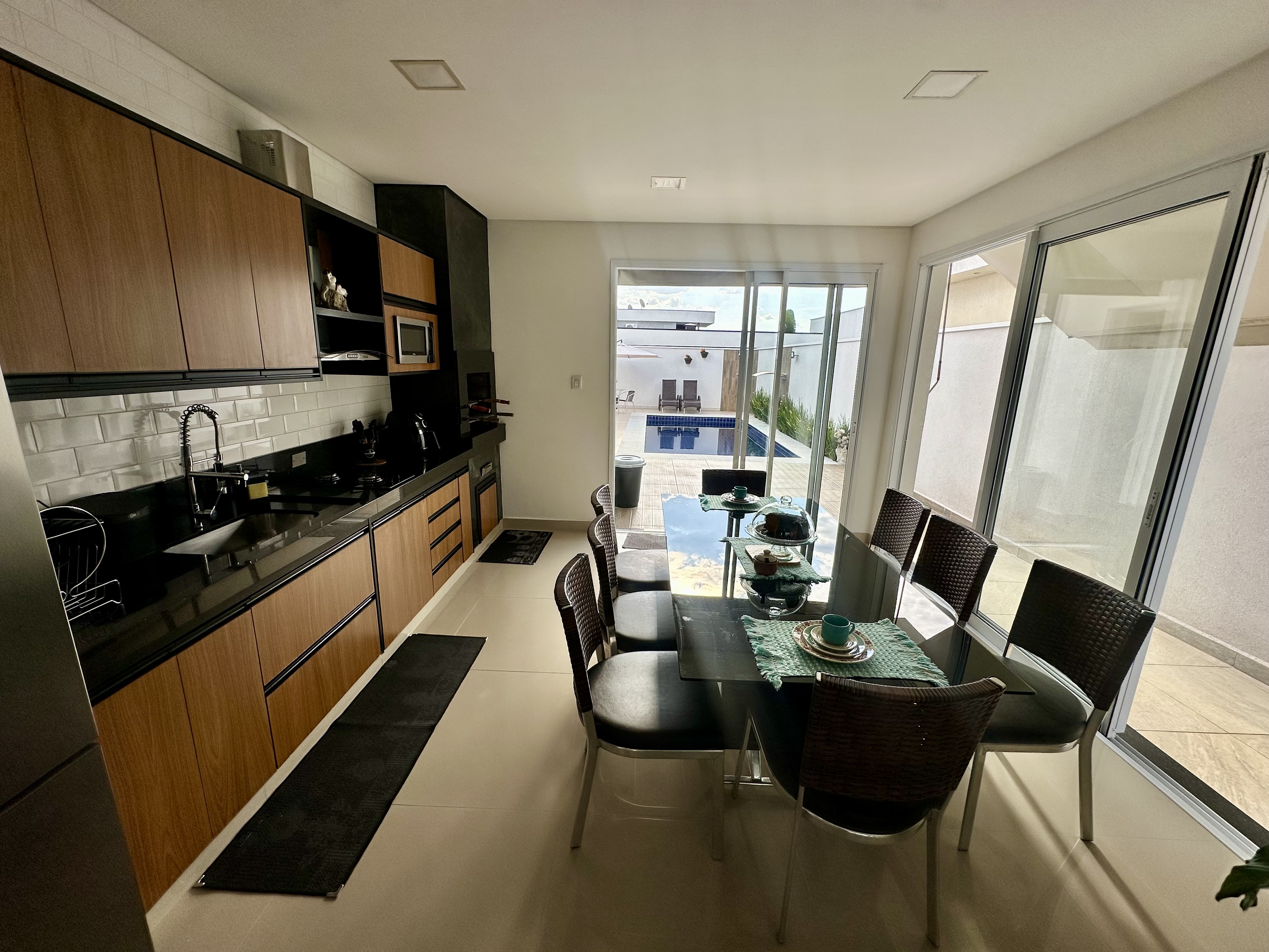 Casa para venda e locação com 3 suítes no Condomínio Reserva dos Lagos em Pindamonhangaba/SP.