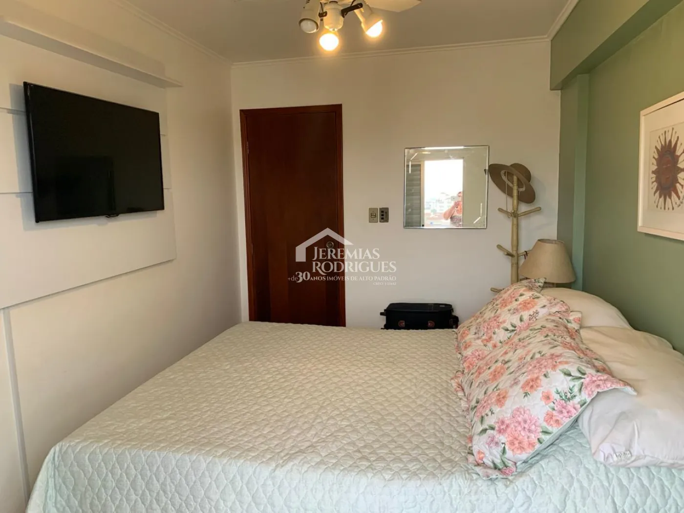 Cobertura duplex à venda com 2 dormitórios, 113 m² no Condomínio Sol Tropical em Ubatuba/SP.