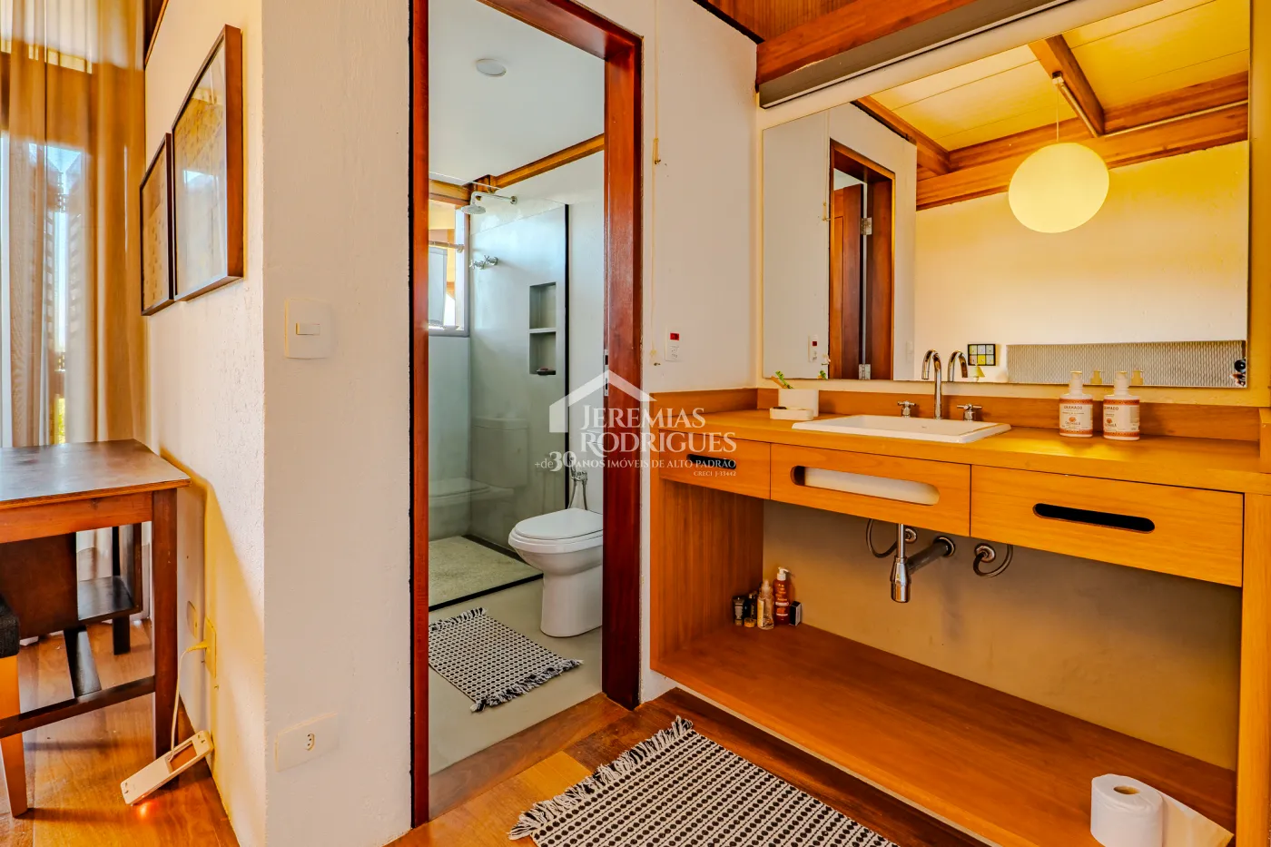 Mansão à venda com 4 suítes no Condomínio Parque da Mantiqueira em Santo Antônio do Pinhal/SP.