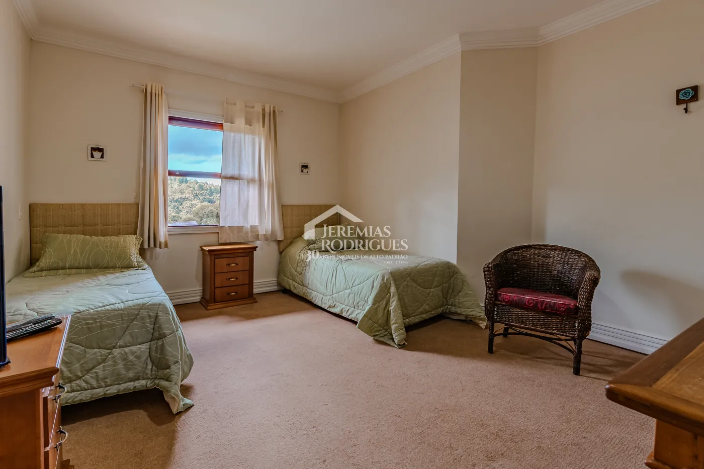 Casa para venda e locação com 5 suítes no Jardim Véu da Noiva em Campos do Jordão/SP