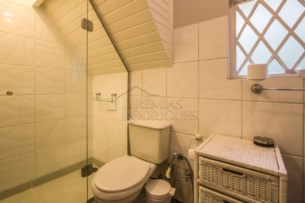 Casa à venda com 7 dormitórios no bairro Recanto das Araucárias em Campos do Jordão/SP.