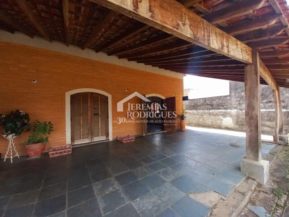 Espetacular casa térrea com piscina, quintal amplo e ótima localização - Pindamonhangaba/SP