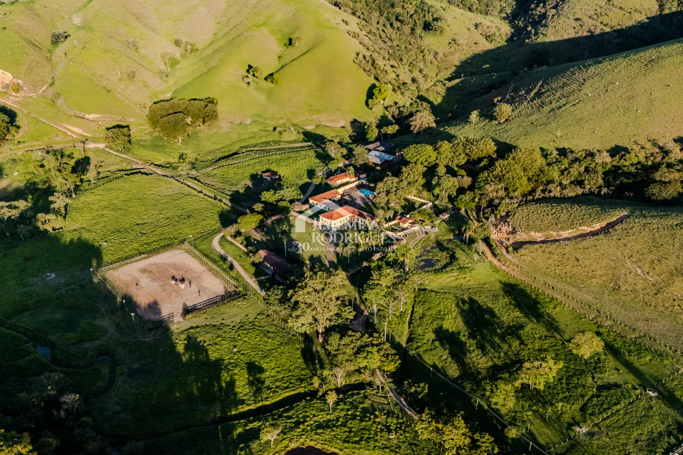 Fazenda à venda com 919,6 hectares em Cachoeira Paulista/SP.