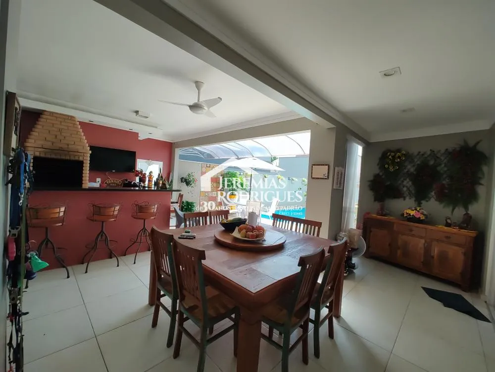 Casa com 3 quartos, 252 m²- Condomínio Campos do Conde Chamboard - Tremembé/SP