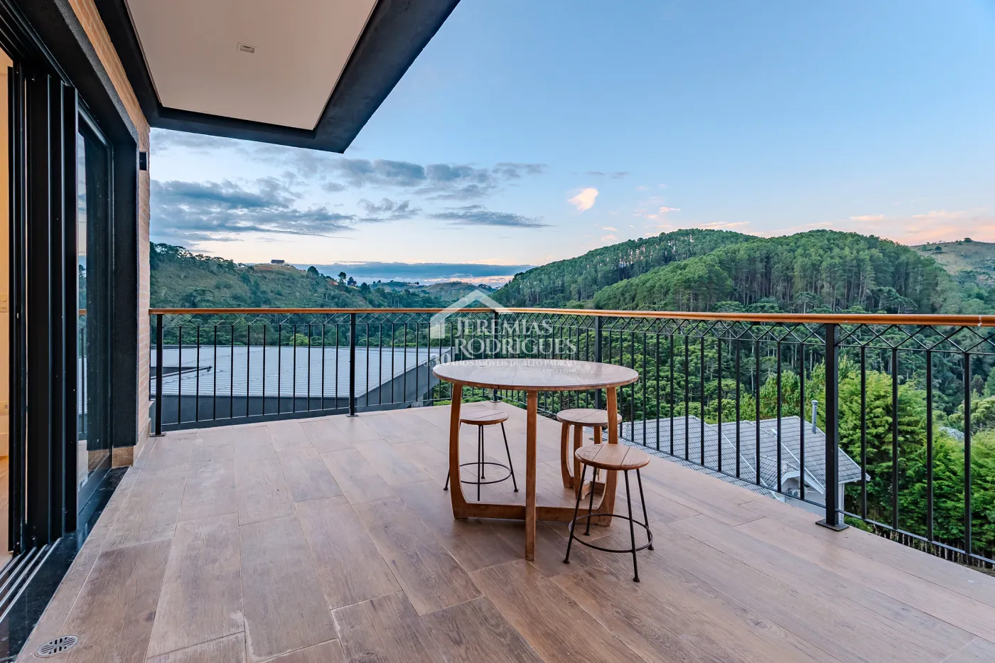 Casa à no Condomínio Recanto do Sol em Campos do Jordão/SP