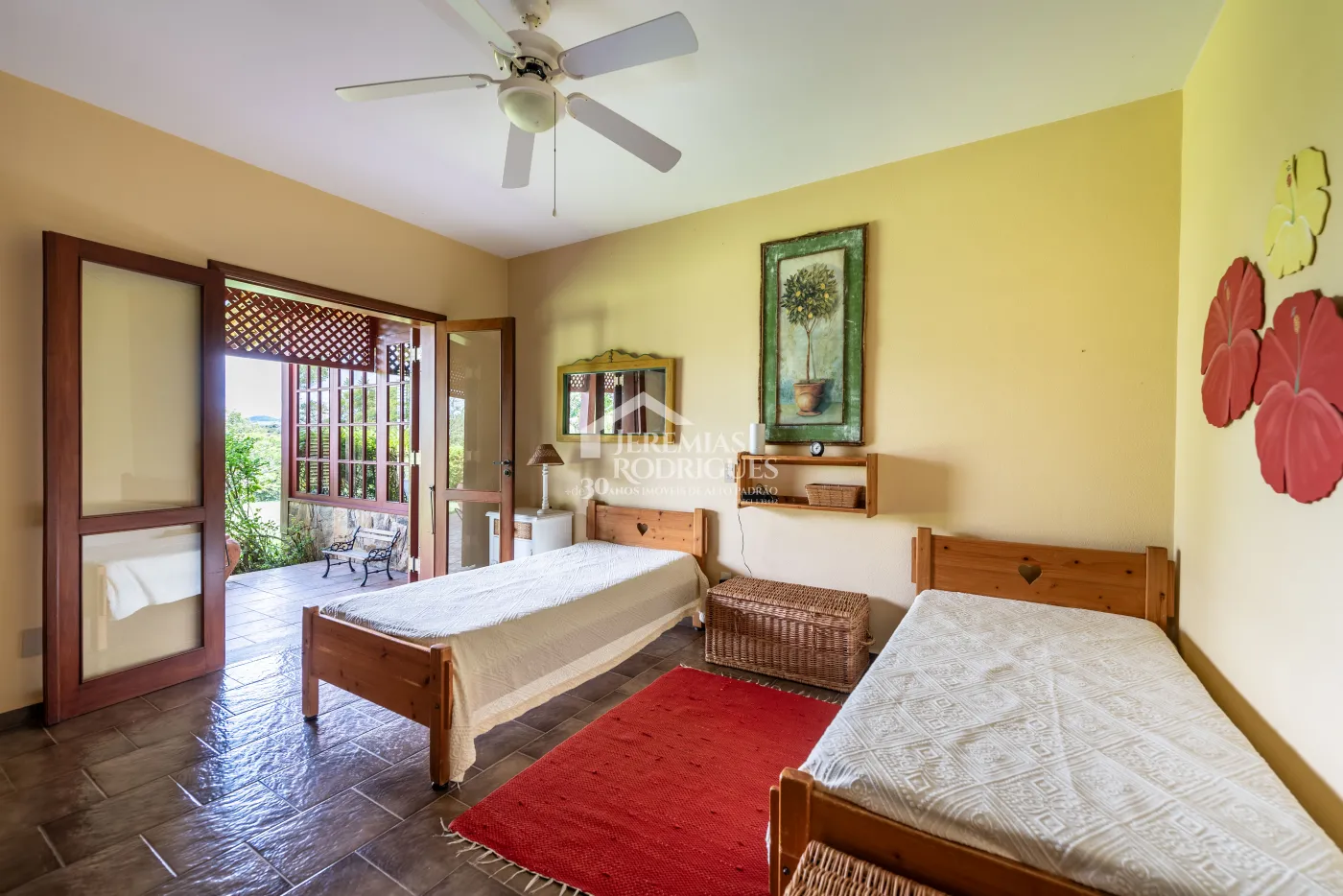 Sitio com 9 suítes, 2.600 m² - Piracaia/SP.