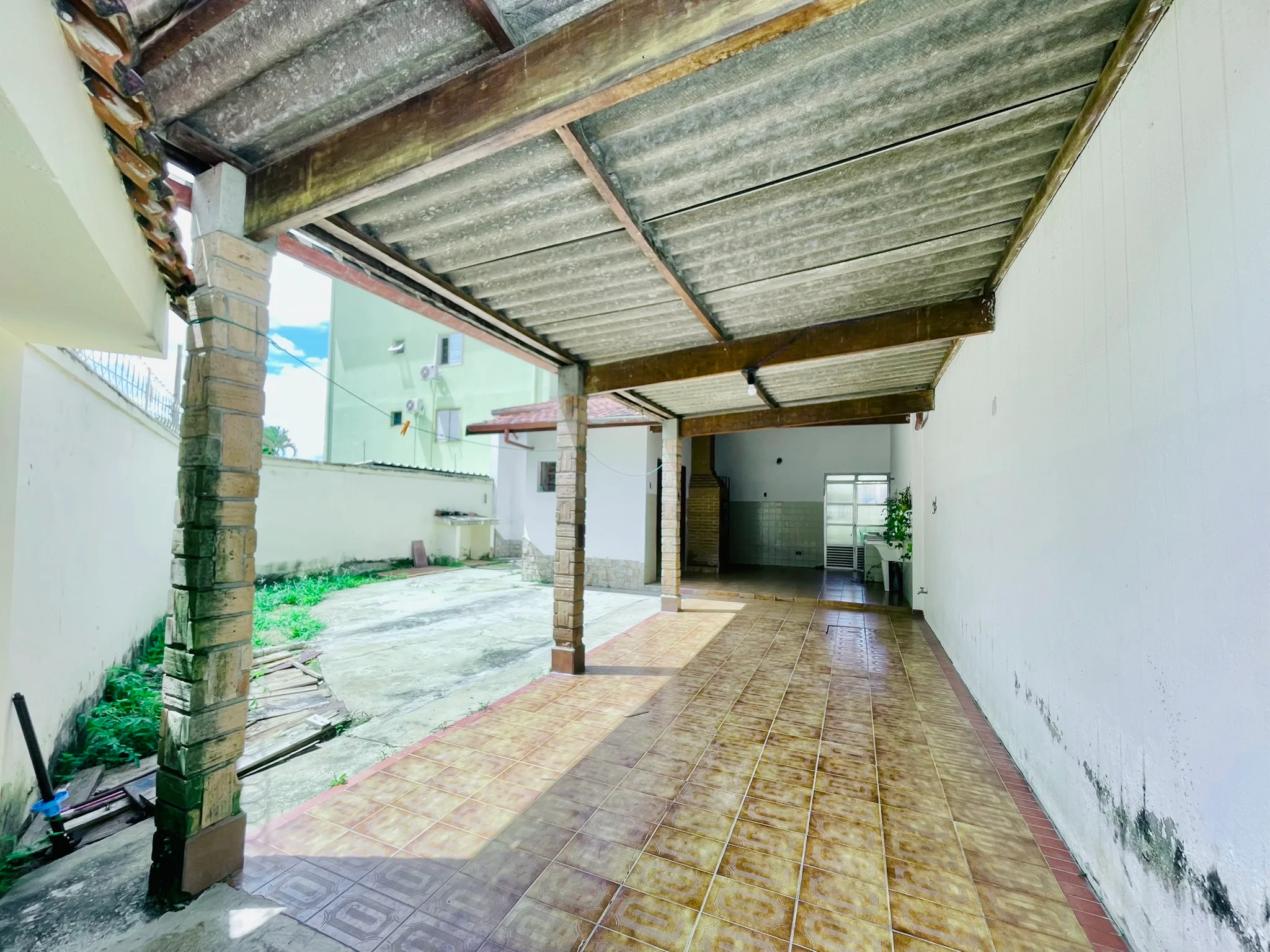 Casa para venda e locação no bairro Jardim das Nações em Taubaté/SP. 