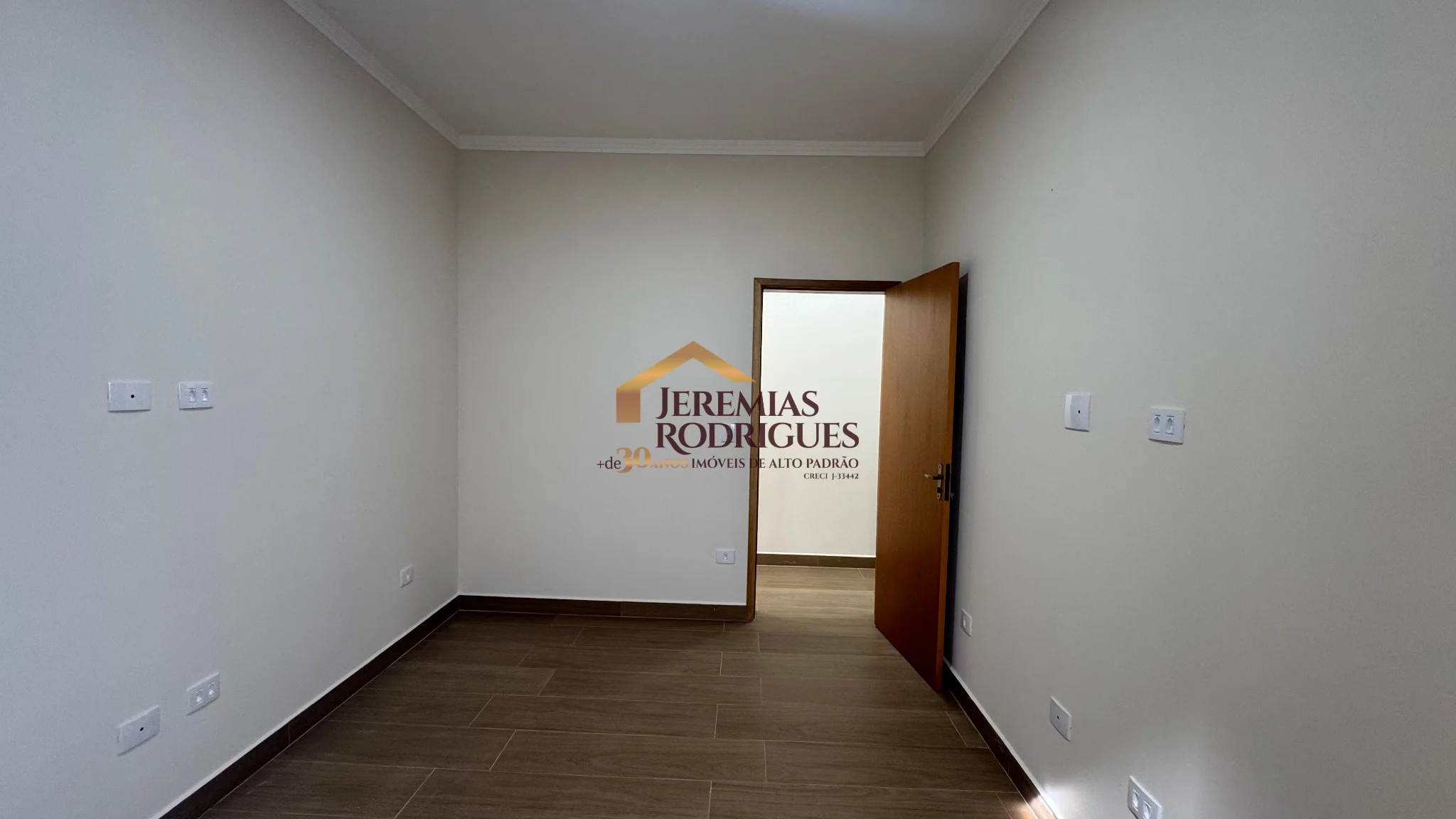 Casa à venda no Condomínio Residencial Laguna em Pindamonhangaba/SP.