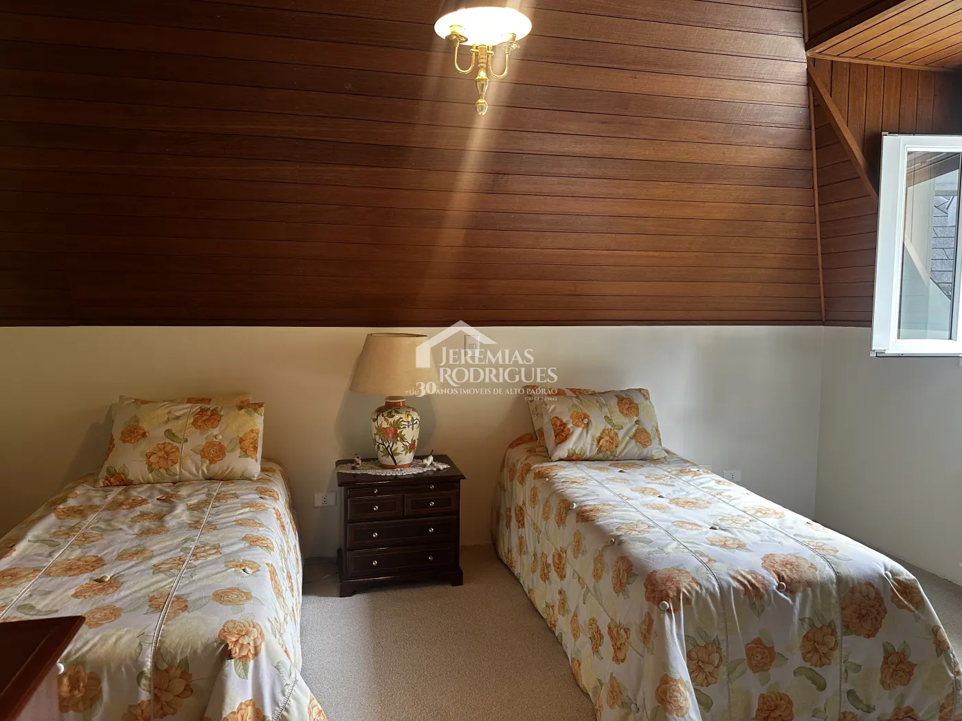 Casa à venda no Condomínio Vila Simonsen em Campos do Jordão/SP