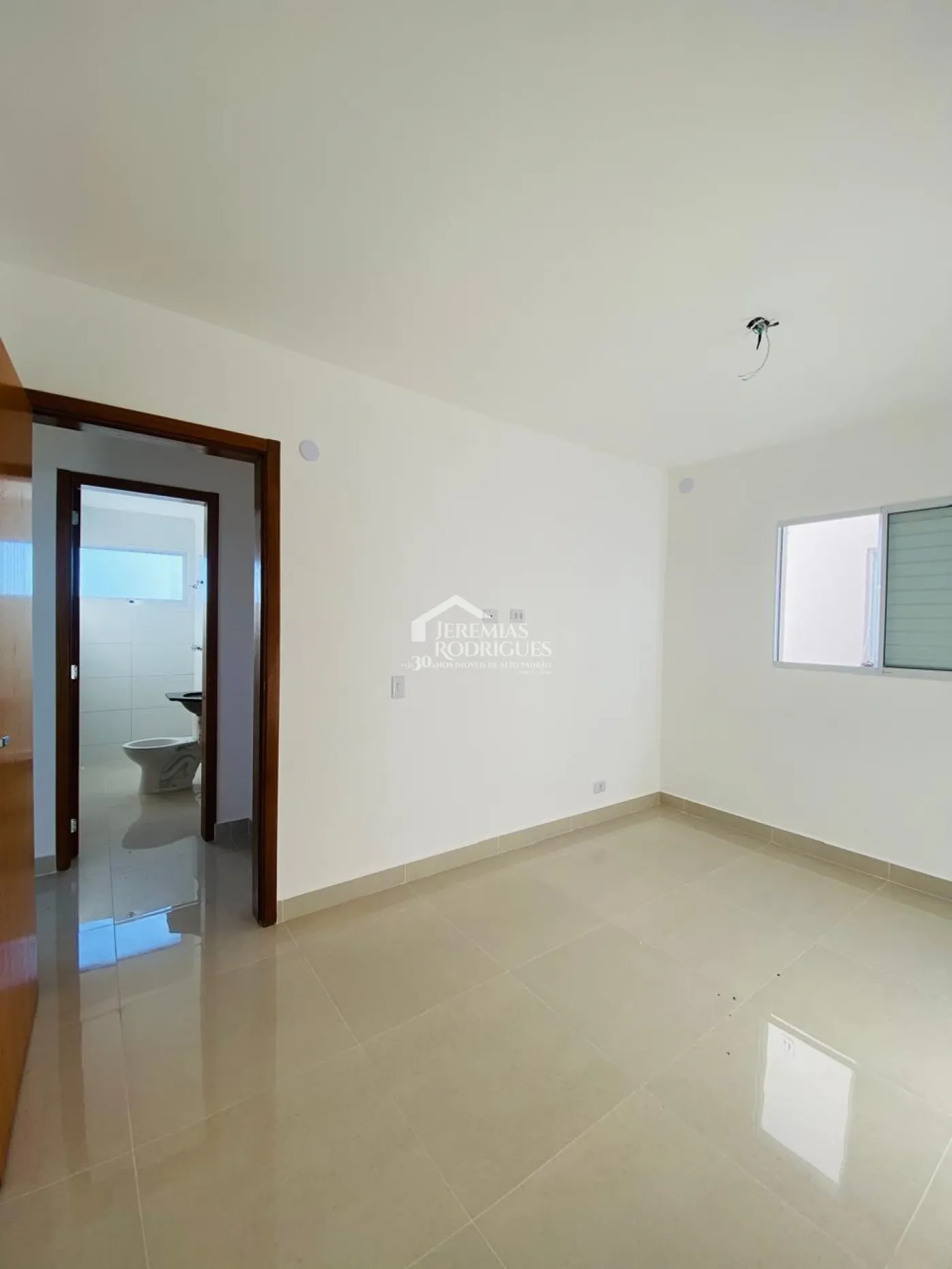 Apartamento à venda com 3 dormitórios, 122 m² no Condomínio Palmeira Real Village em Pindamonhangaba/SP.