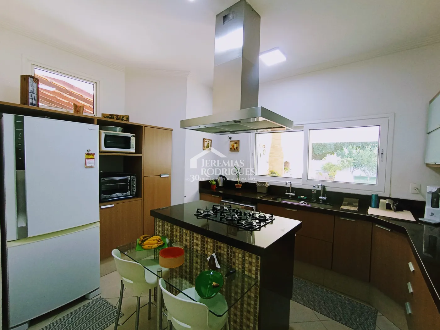 Casa à venda com 4 dormitórios no Condomínio Village Paineiras em Pindamonhangaba/SP