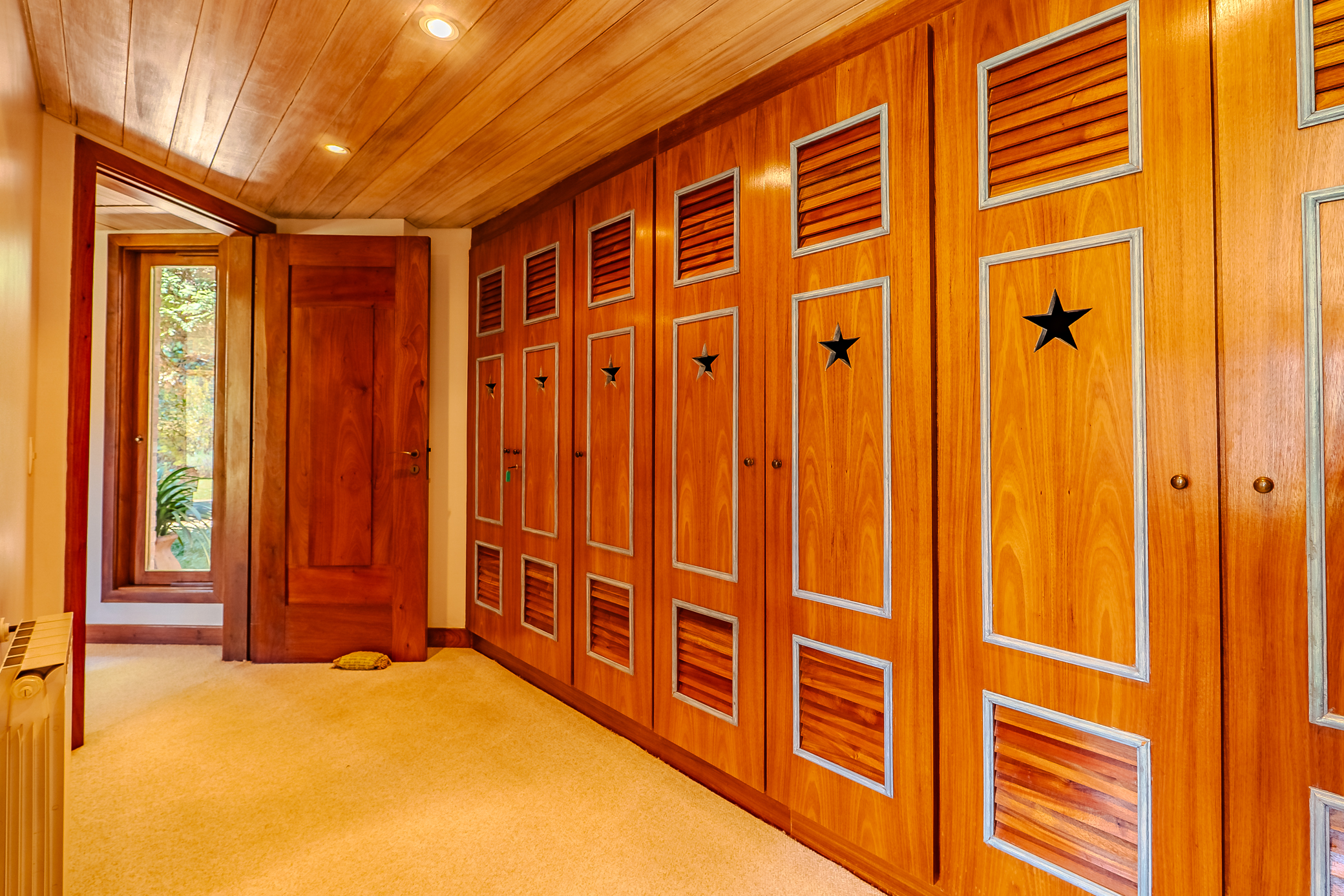 Mansão à venda com 7 suítes no Condomínio Vila Simonsen em Campos do Jordão/SP.