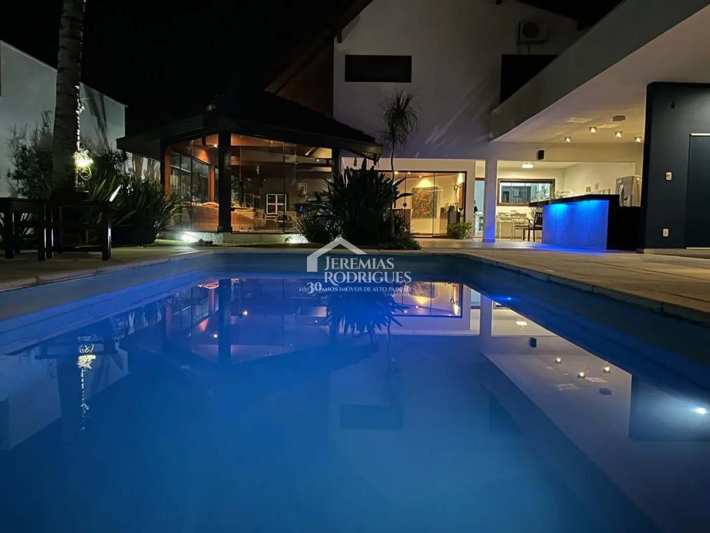Casa com 3 dormitórios, 480 m² - Jardim Residencial Doutor Lessa - Pindamonhangaba/SP.
