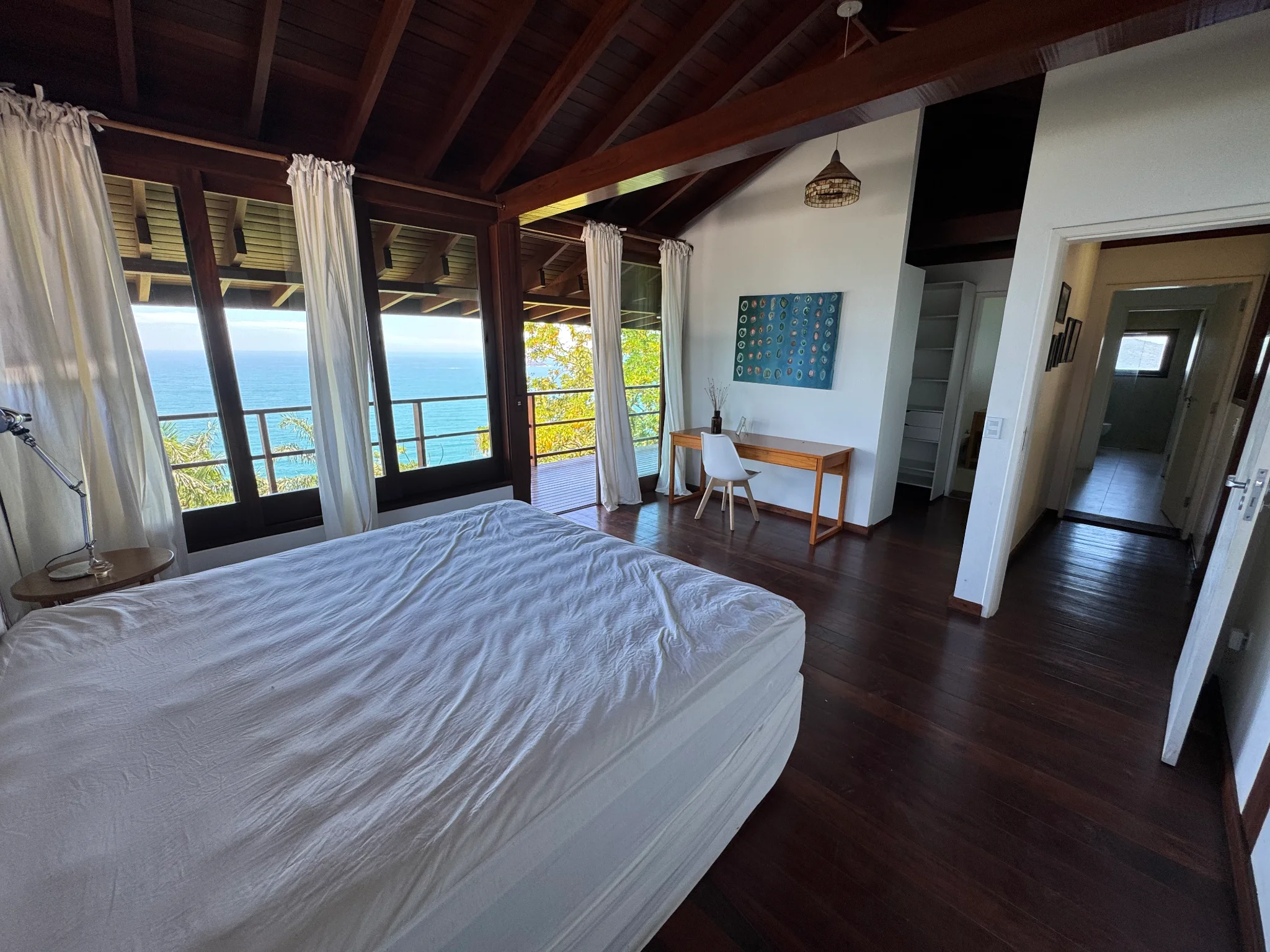 Casa à venda com 3 suítes no Condomínio Ponta das Toninhas em Ubatuba/SP. 