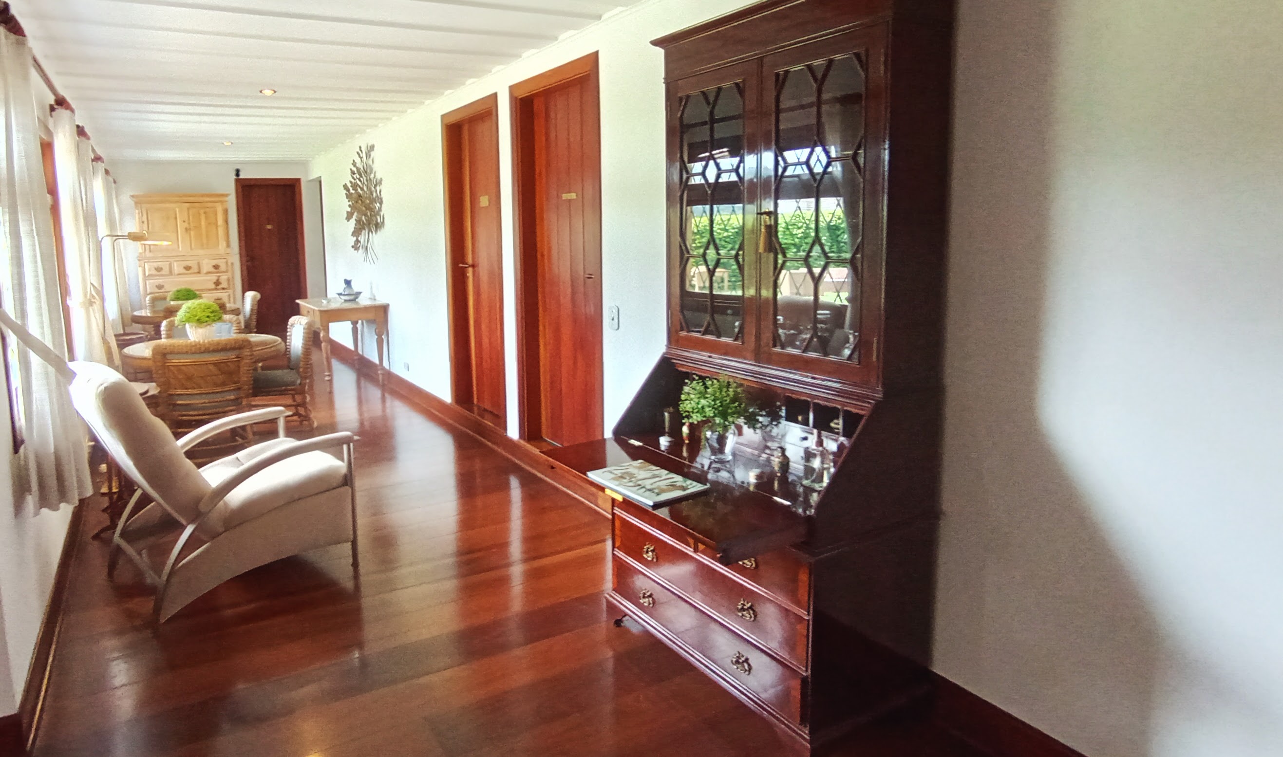 Casa à venda com 5 dormitórios no Capivari em Campos do Jordão/SP.