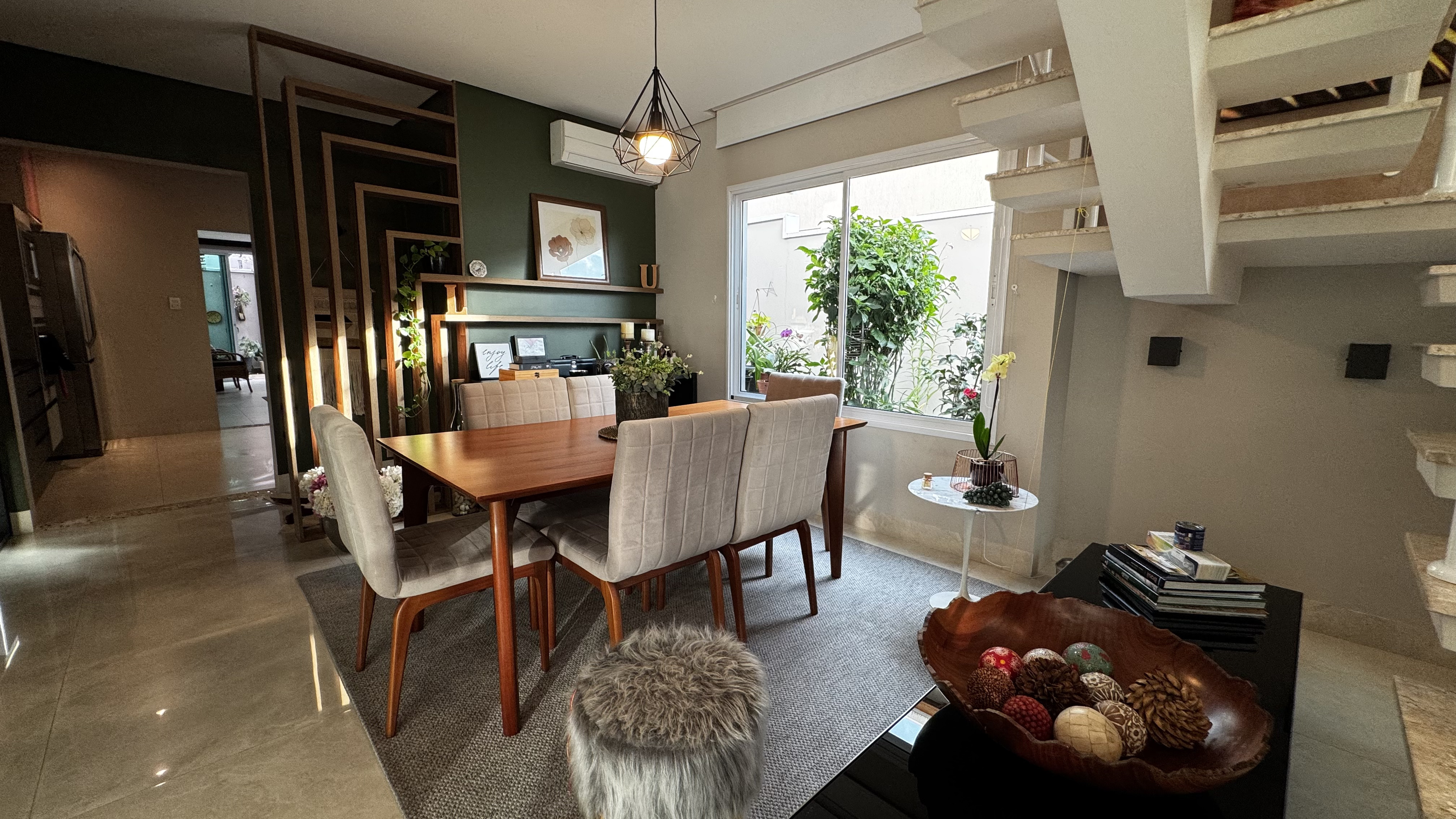 Casa à venda com 3 suítes no Condomínio Reserva dos Lagos em Pindamonhangaba/SP.