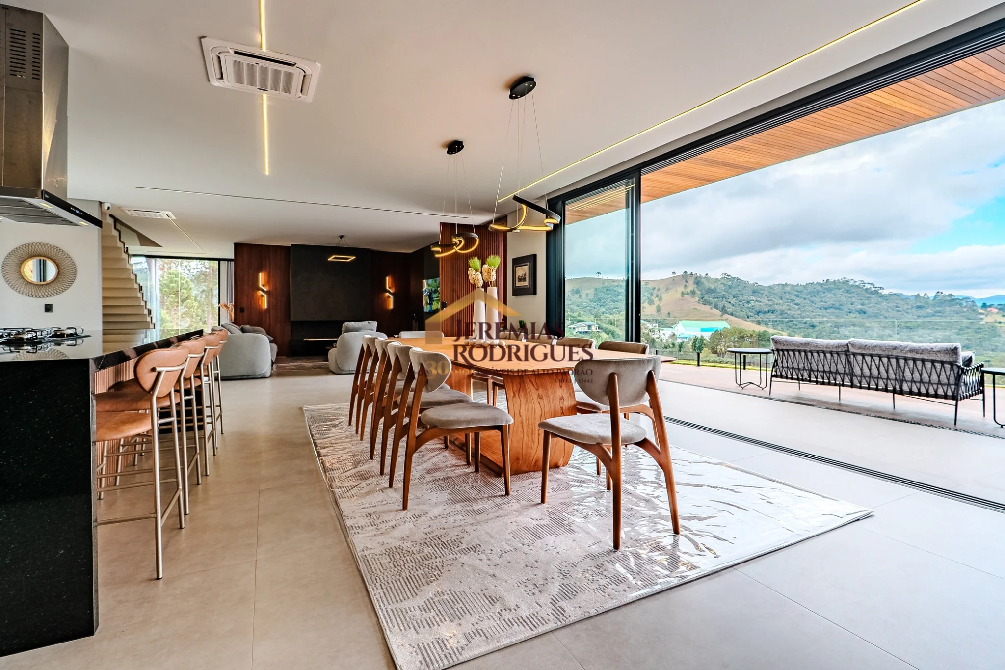 Casa à venda no Condomínio Iporanga em Campos do Jordão/SP.