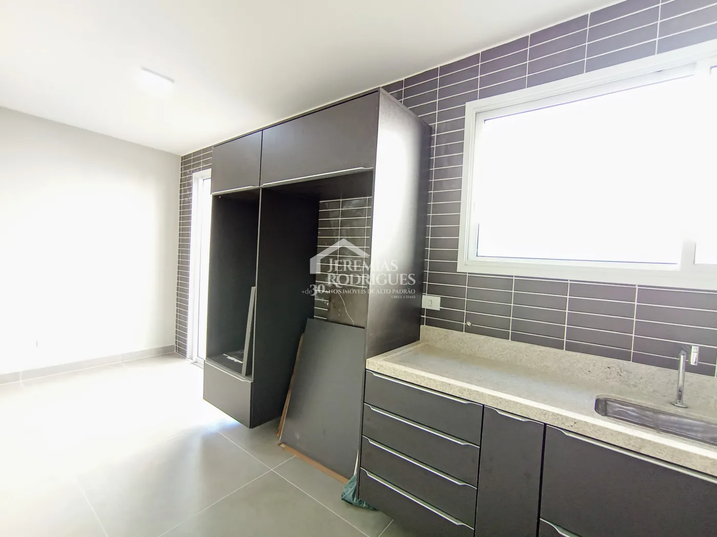 Casa à venda com 3 dormitórios no Condomínio Taubaté Village em Taubaté/SP.