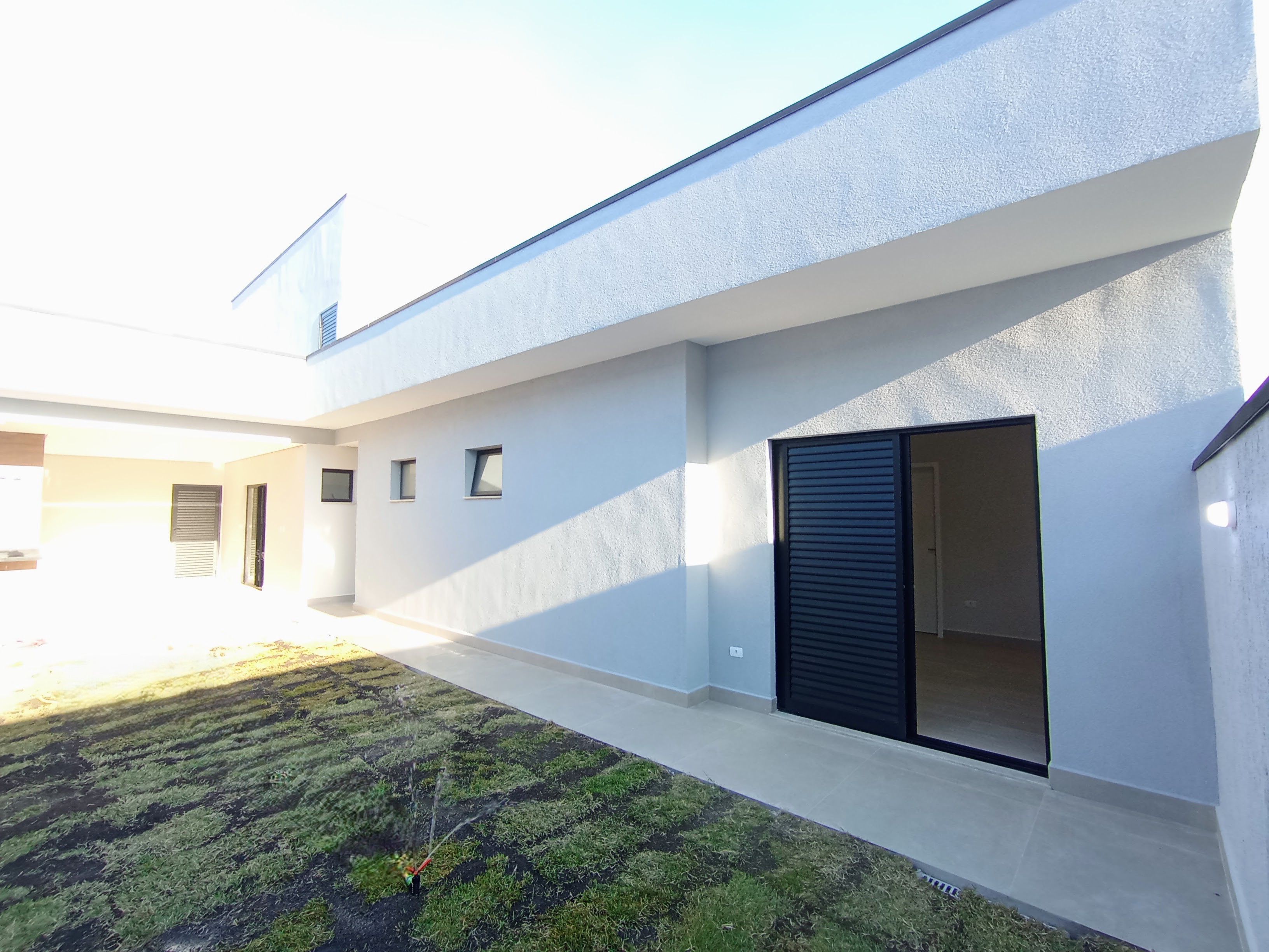 Casa à venda com 3 dormitórios no Condomínio Ouro Ville em Taubaté/SP.