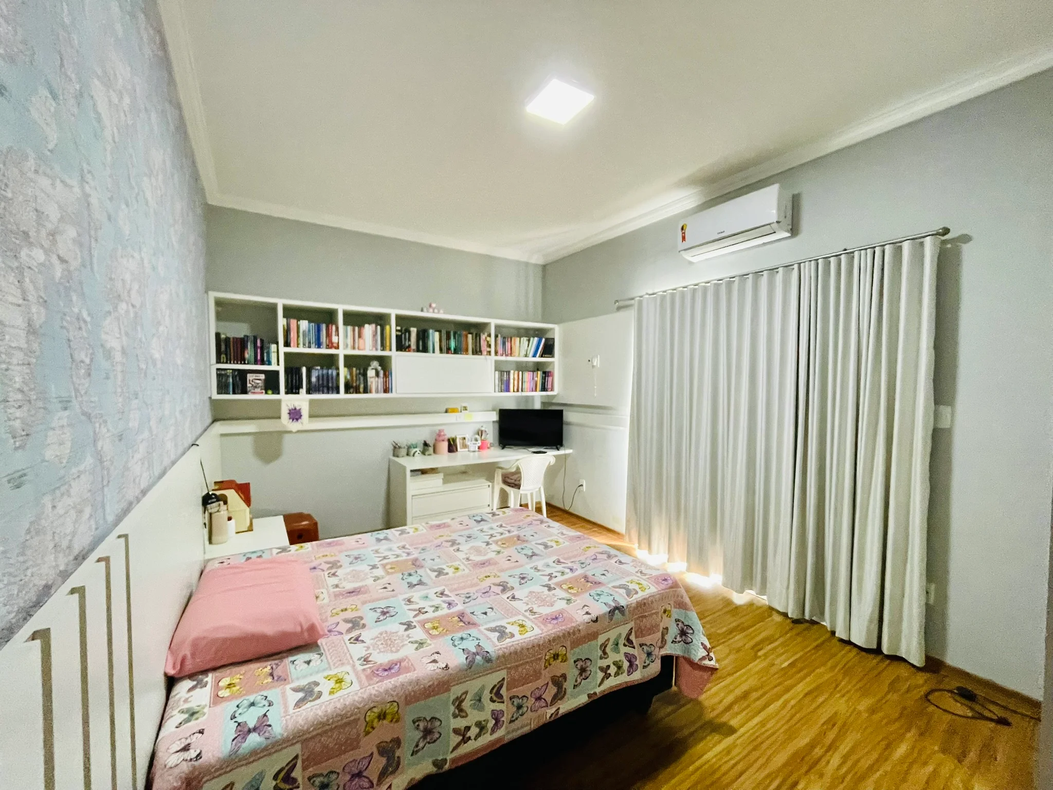 Casa à venda com 3 dormitórios no Condomínio Parque das Araucárias em Tremembé/SP. 