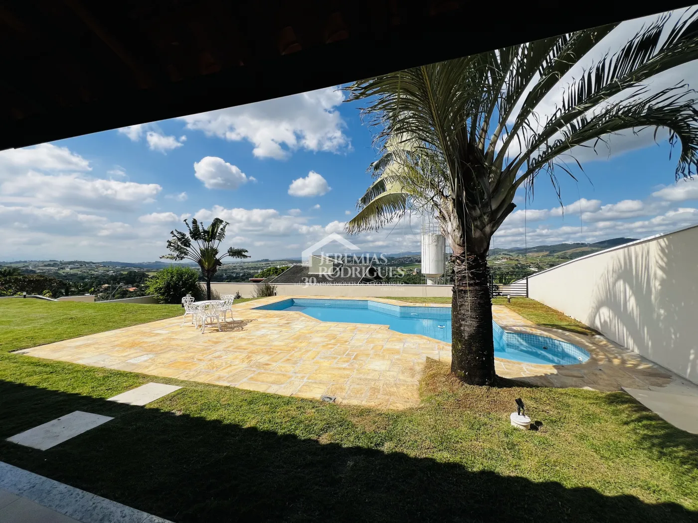 Casa para venda e locação com 4 suítes no Condomínio Chácaras Cataguá em Taubaté/SP