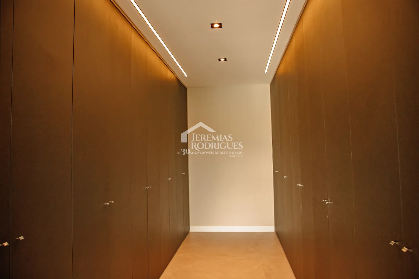 Casa com 3 suítes, 611 m² - Condomínio Village da Serra - Tremembé/SP