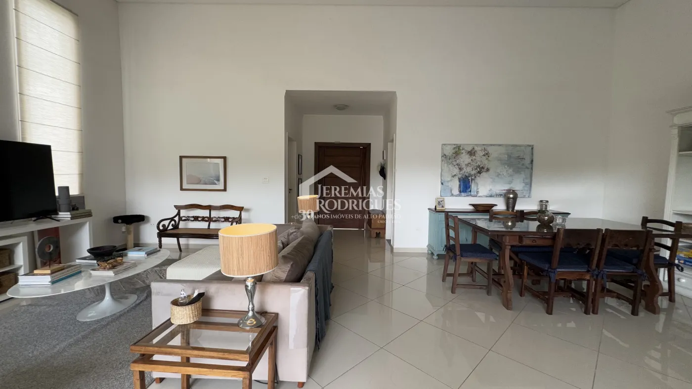 Casa à venda com 3 suítes no Condomínio Real Ville em Pindamonhangaba/SP.