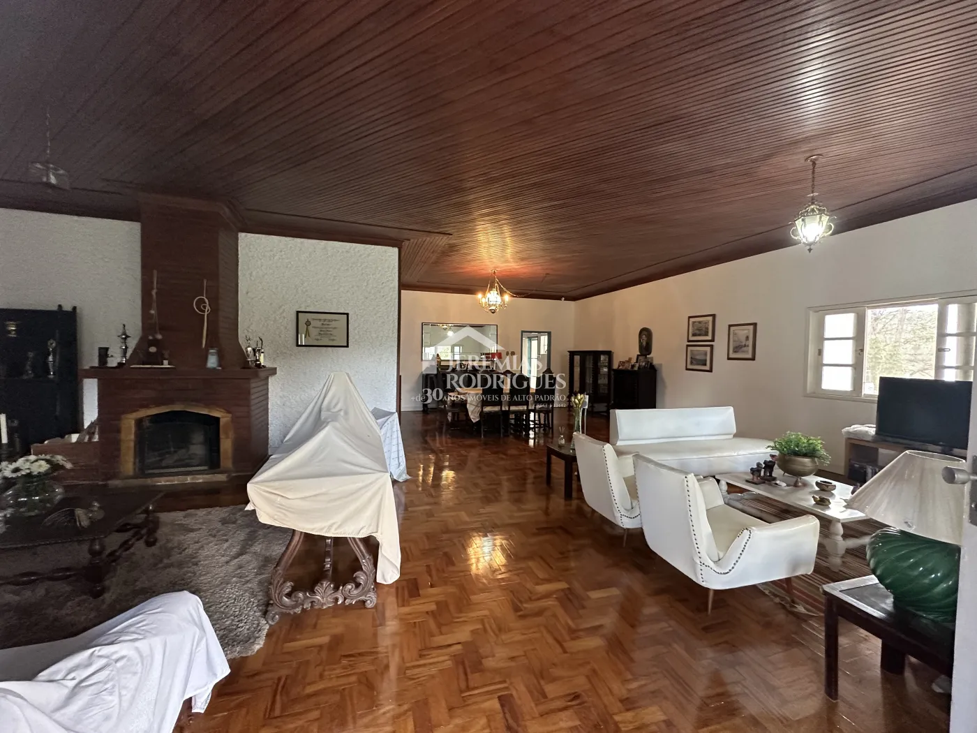 Fazenda para criação de gado de corte e plantação de milho, com mais de 612 hectares, em Cruzeiro-SP.