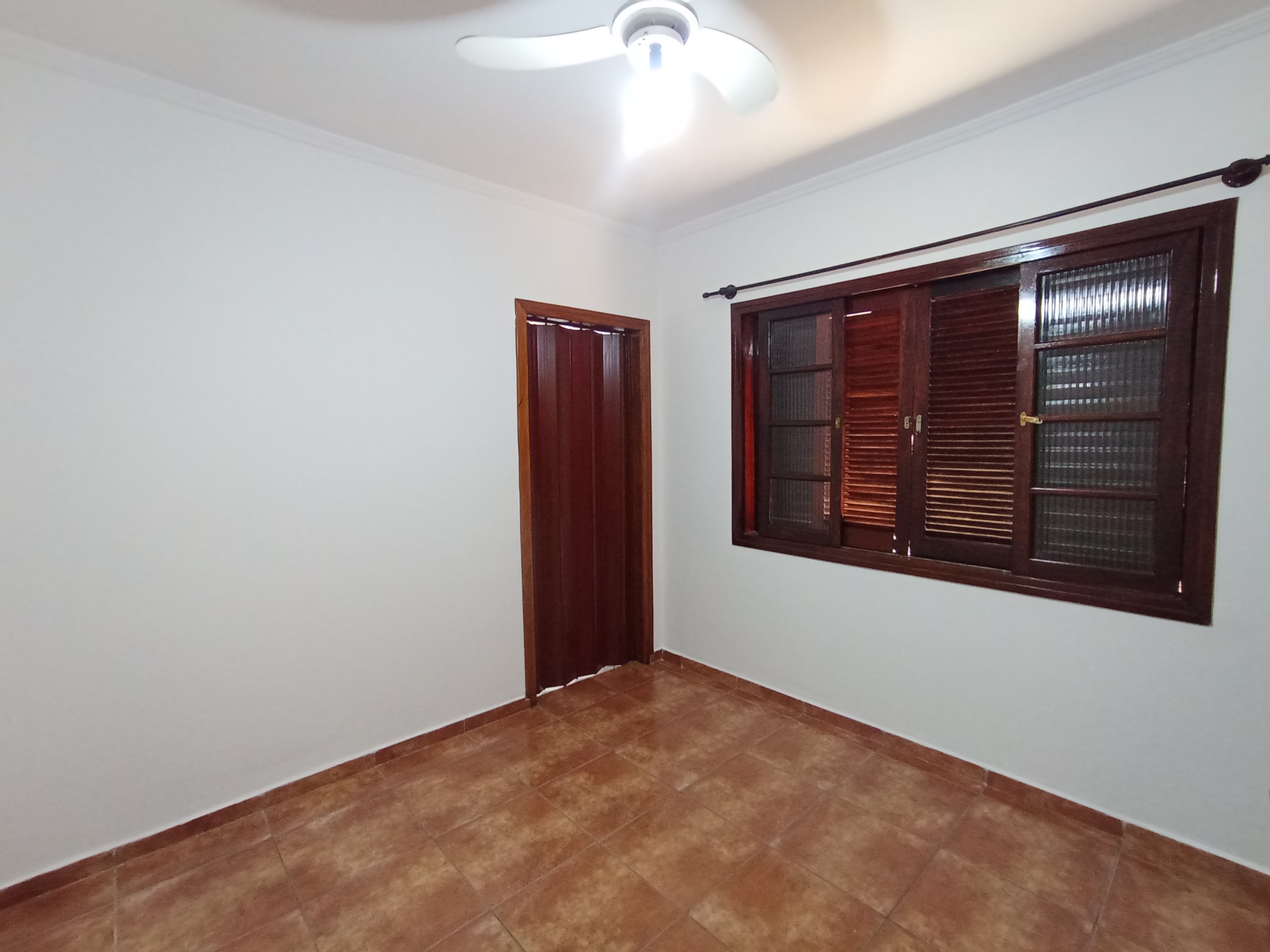 Chácara para venda e locação com 3 dormitórios no bairro Santana em Pindamonhangaba/SP.