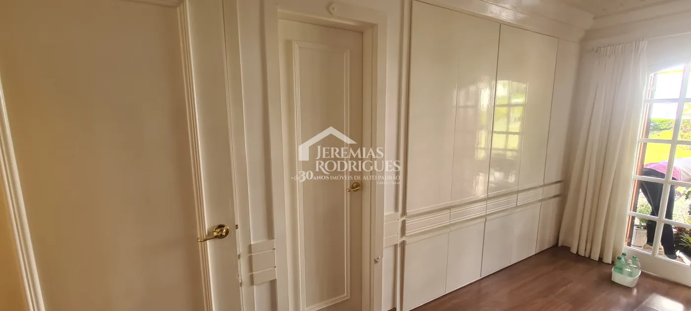 Apartamento à venda com 4 suítes no Edifício Evergreen em Campos do Jordão/SP