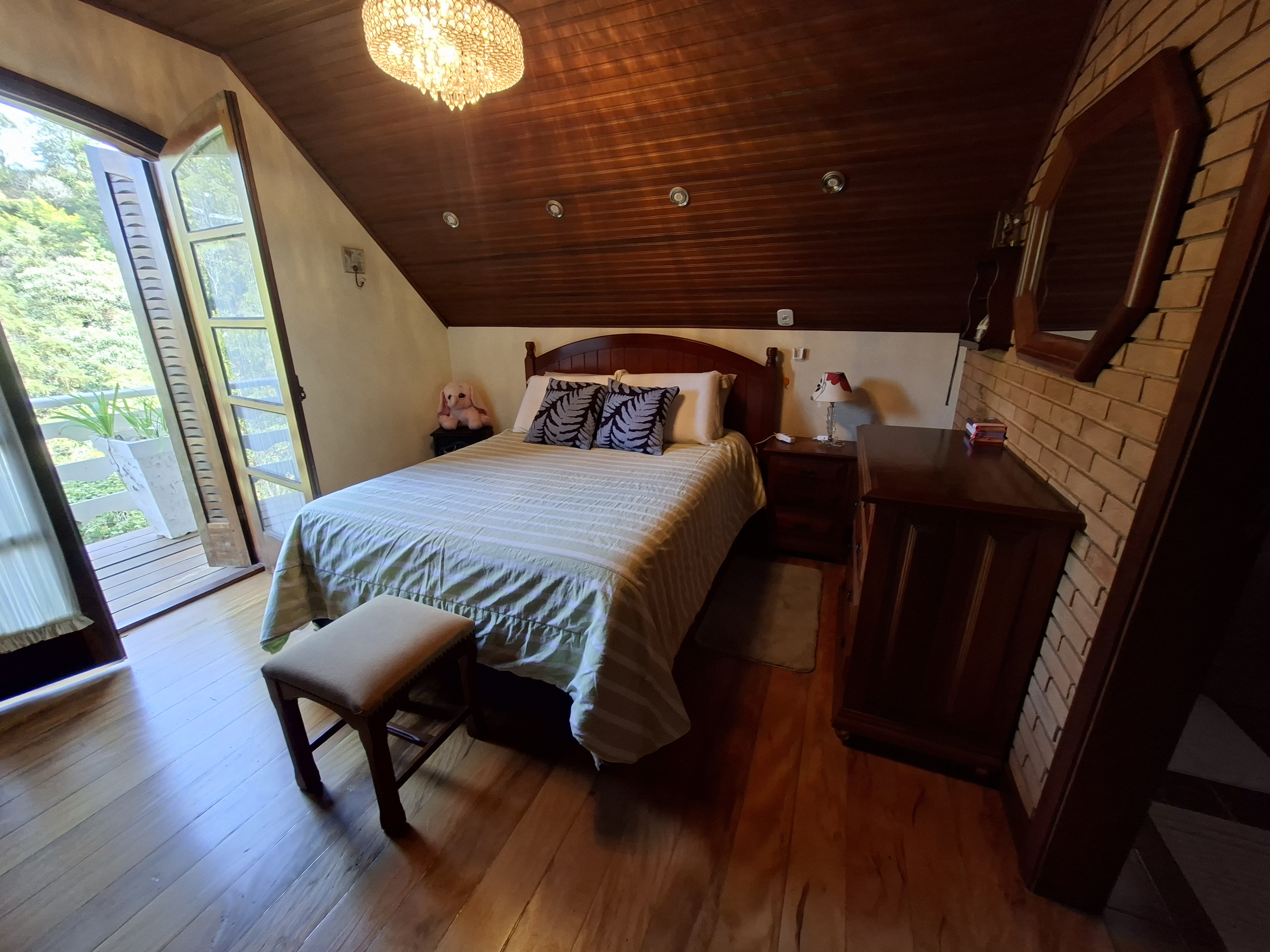 Casa para locação com 3 dormitórios no Morro do Elefante em Campos do Jordão/SP.