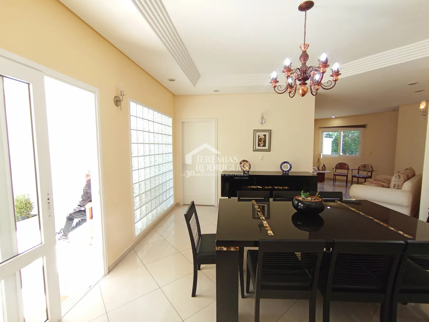 Casa à venda com 4 dormitórios no Condomínio Village Paineiras em Pindamonhangaba/SP