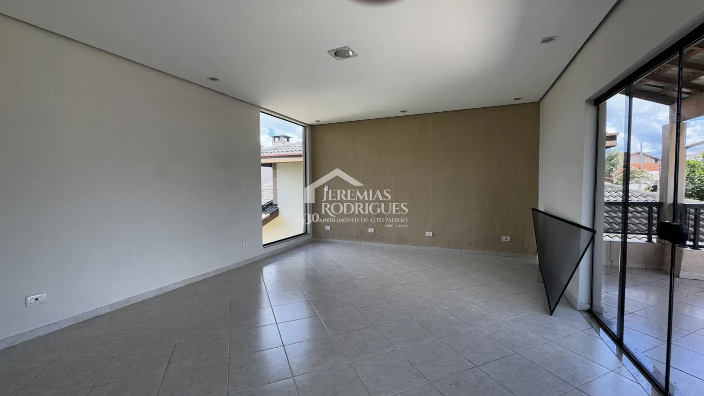 Casa para venda e locação com 4 dormitórios no Condomínio Real Ville I em Pindamonhangaba/SP.