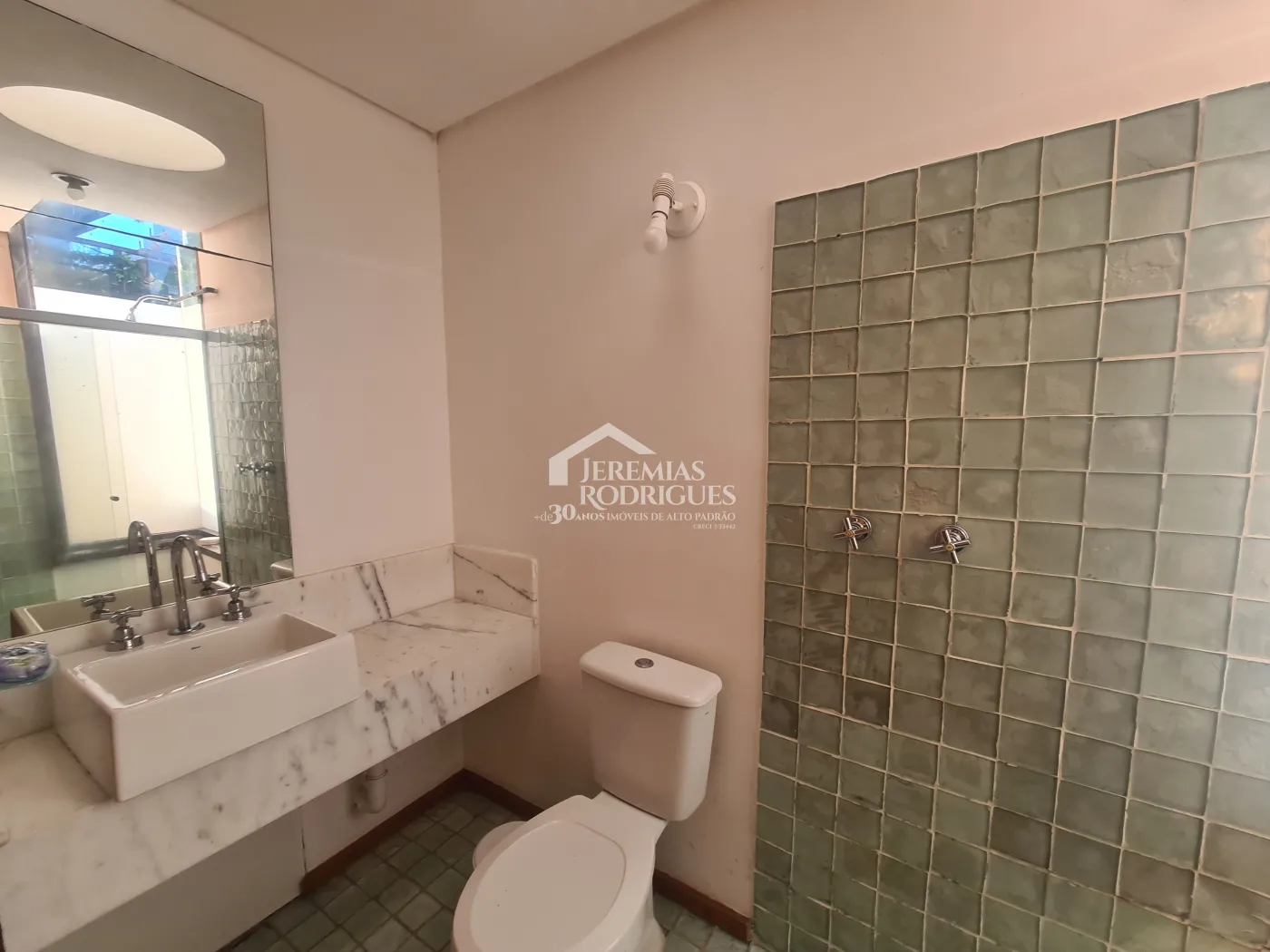 Casa à venda com 6 suítes no Condomínio Jardim Véu da Noiva em Campos do Jordão/SP